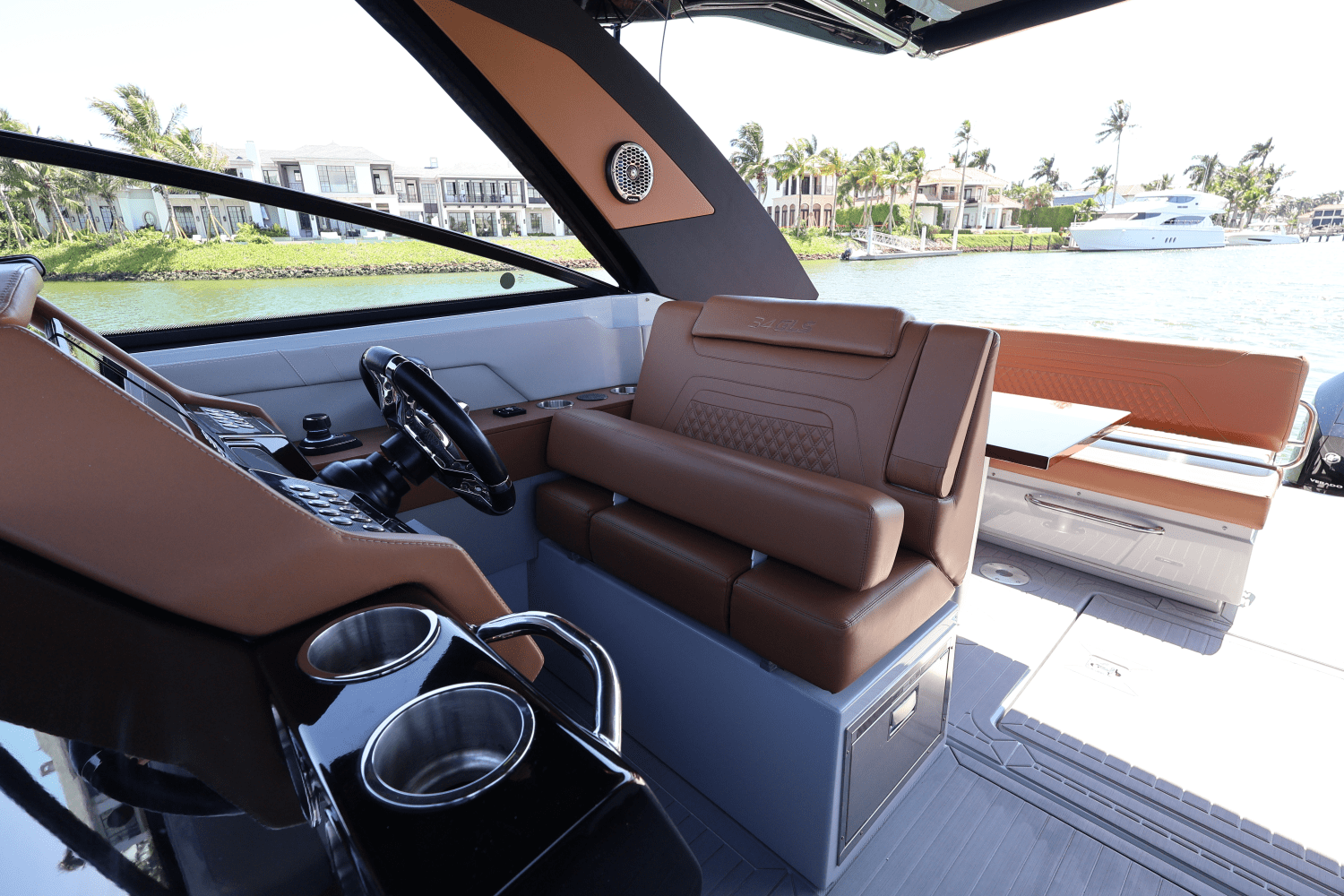 Slide: The Image of Cruisers Yachts 34 GLS South Beach Outboard 2024 - 28