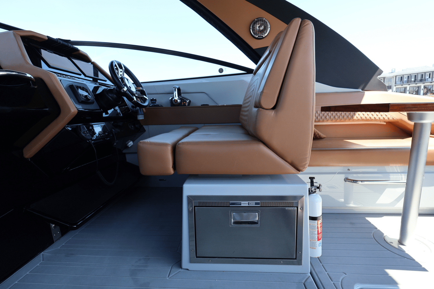 Slide: The Image of Cruisers Yachts 34 GLS South Beach Outboard 2024 - 30