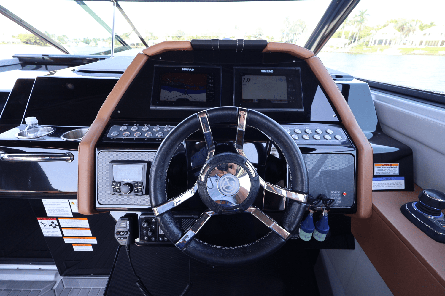 Slide: The Image of Cruisers Yachts 34 GLS South Beach Outboard 2024 - 33