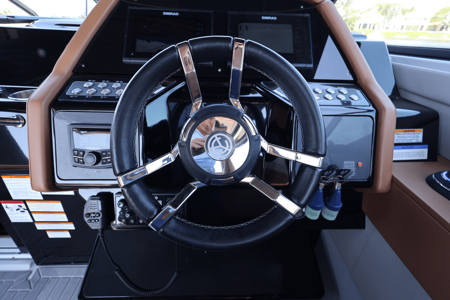 Slide: The Image of Cruisers Yachts 34 GLS South Beach Outboard 2024 - 38