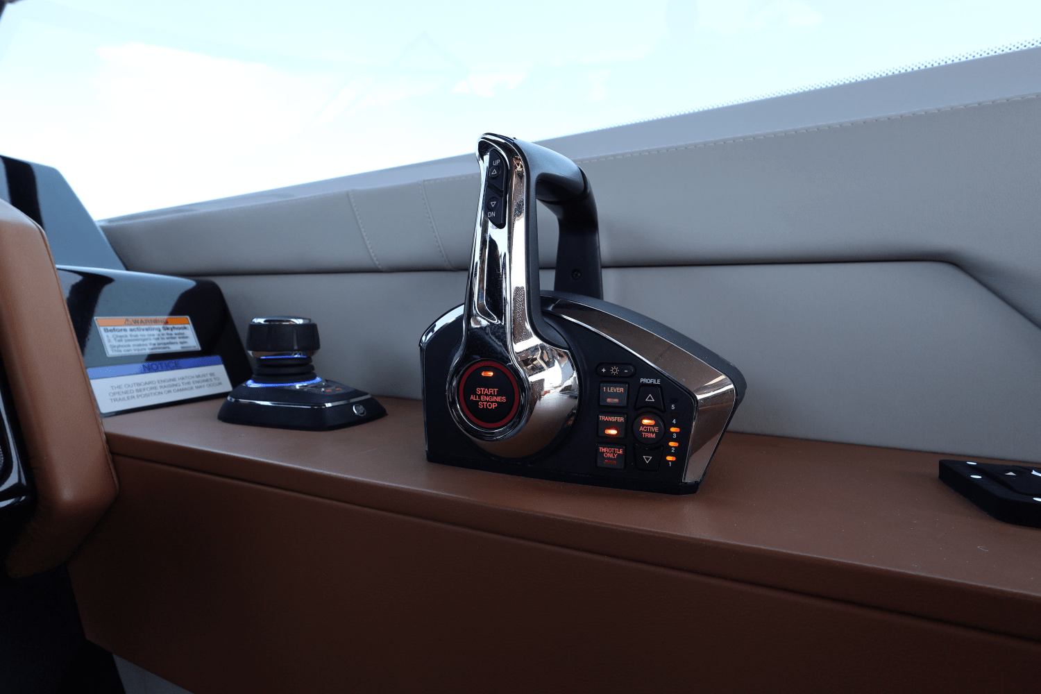 Slide: The Image of Cruisers Yachts 34 GLS South Beach Outboard 2024 - 40