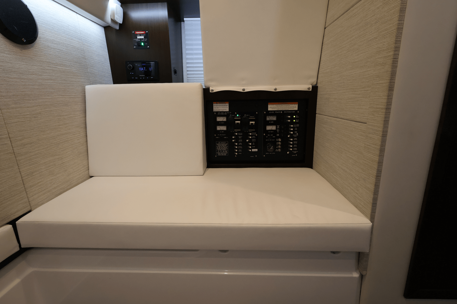 Slide: The Image of Cruisers Yachts 34 GLS South Beach Outboard 2024 - 49