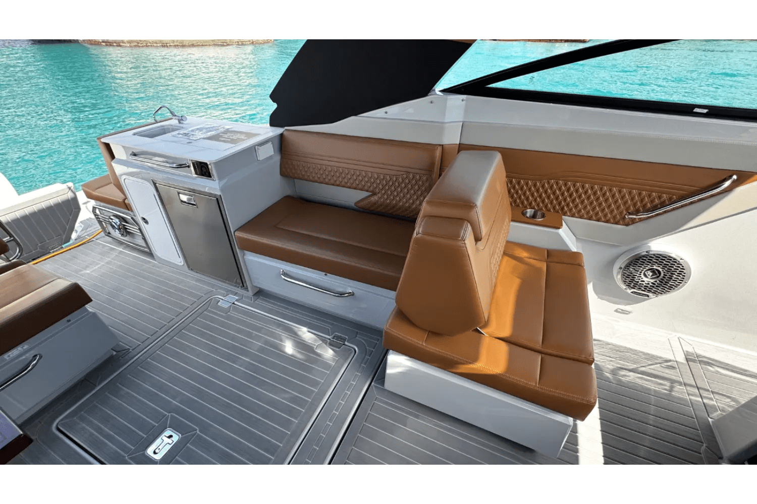 Slide: The Image of Cruisers Yachts 34 GLS South Beach Outboard 2024 - 5