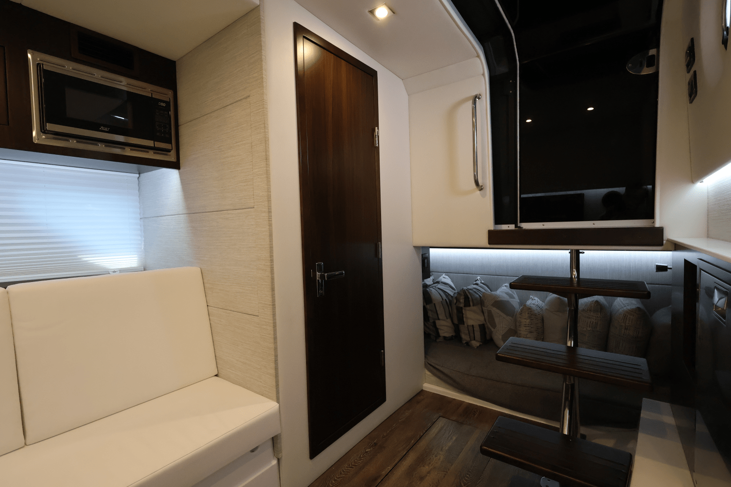 Slide: The Image of Cruisers Yachts 34 GLS South Beach Outboard 2024 - 55