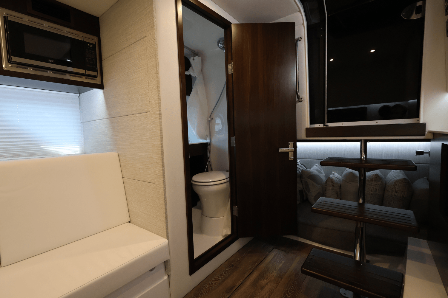 Slide: The Image of Cruisers Yachts 34 GLS South Beach Outboard 2024 - 56