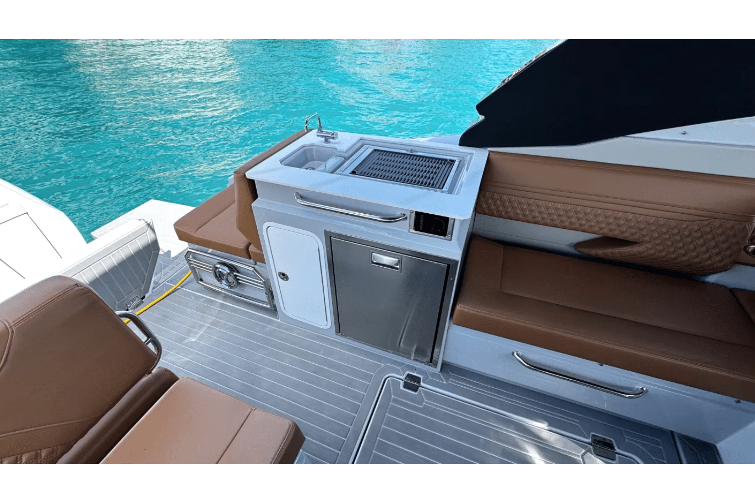 Slide: The Image of Cruisers Yachts 34 GLS South Beach Outboard 2024 - 6