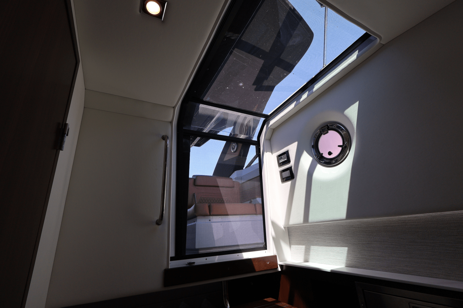 Slide: The Image of Cruisers Yachts 34 GLS South Beach Outboard 2024 - 60