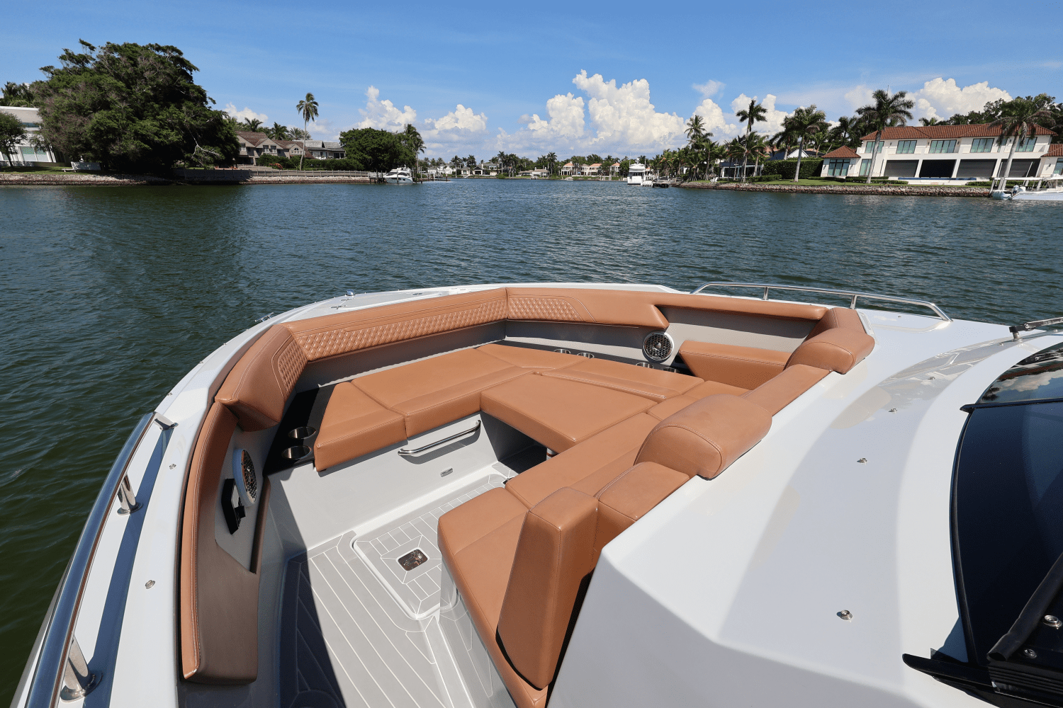 Slide: The Image of Cruisers Yachts 34 GLS South Beach Outboard 2024 - 65