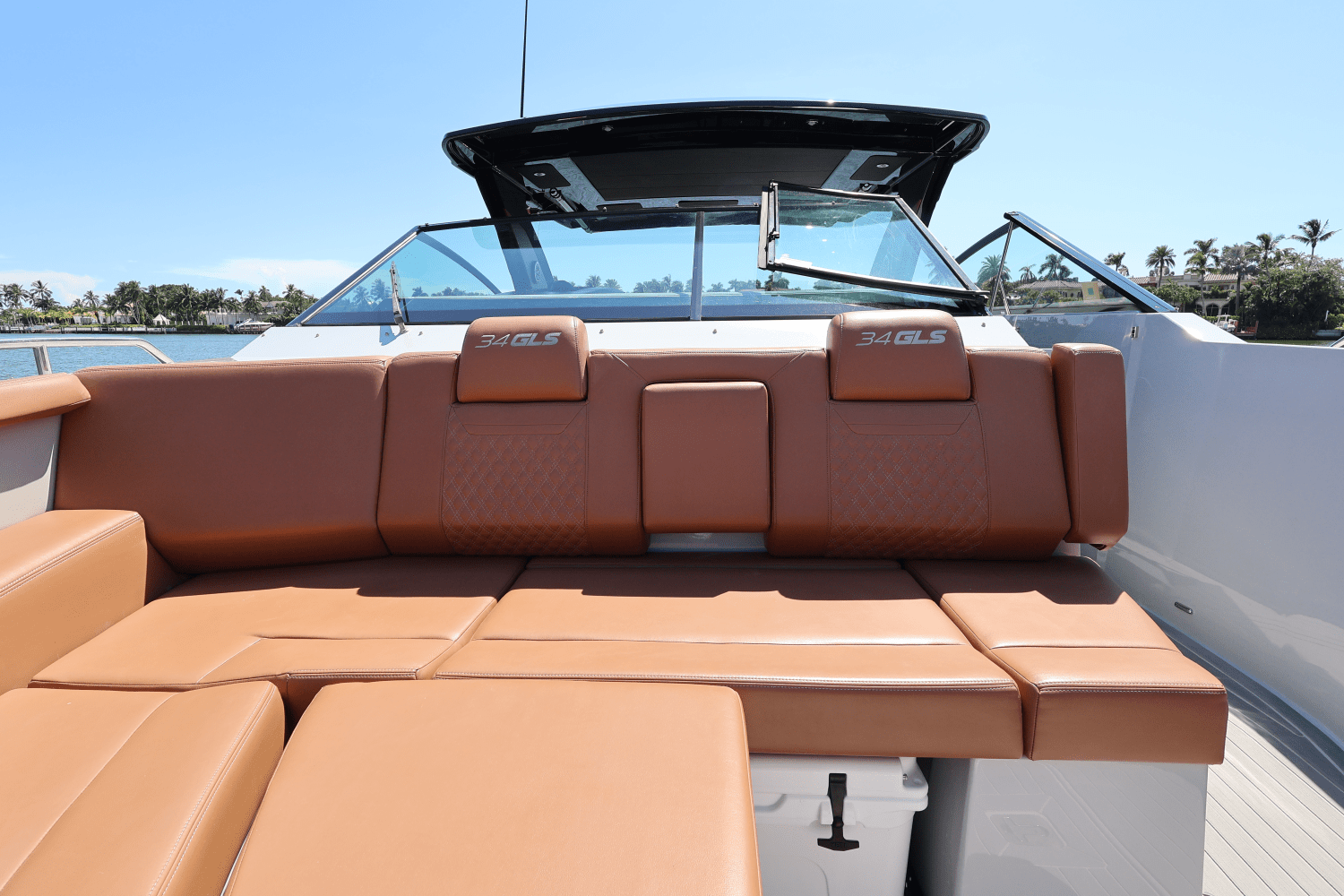 Slide: The Image of Cruisers Yachts 34 GLS South Beach Outboard 2024 - 67