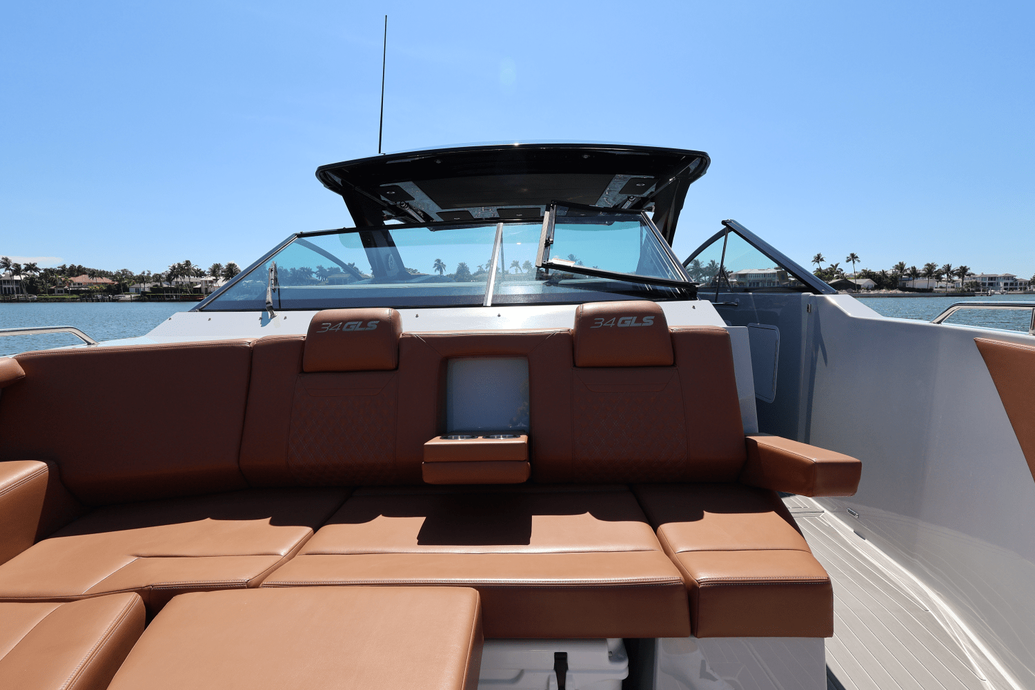 Slide: The Image of Cruisers Yachts 34 GLS South Beach Outboard 2024 - 68