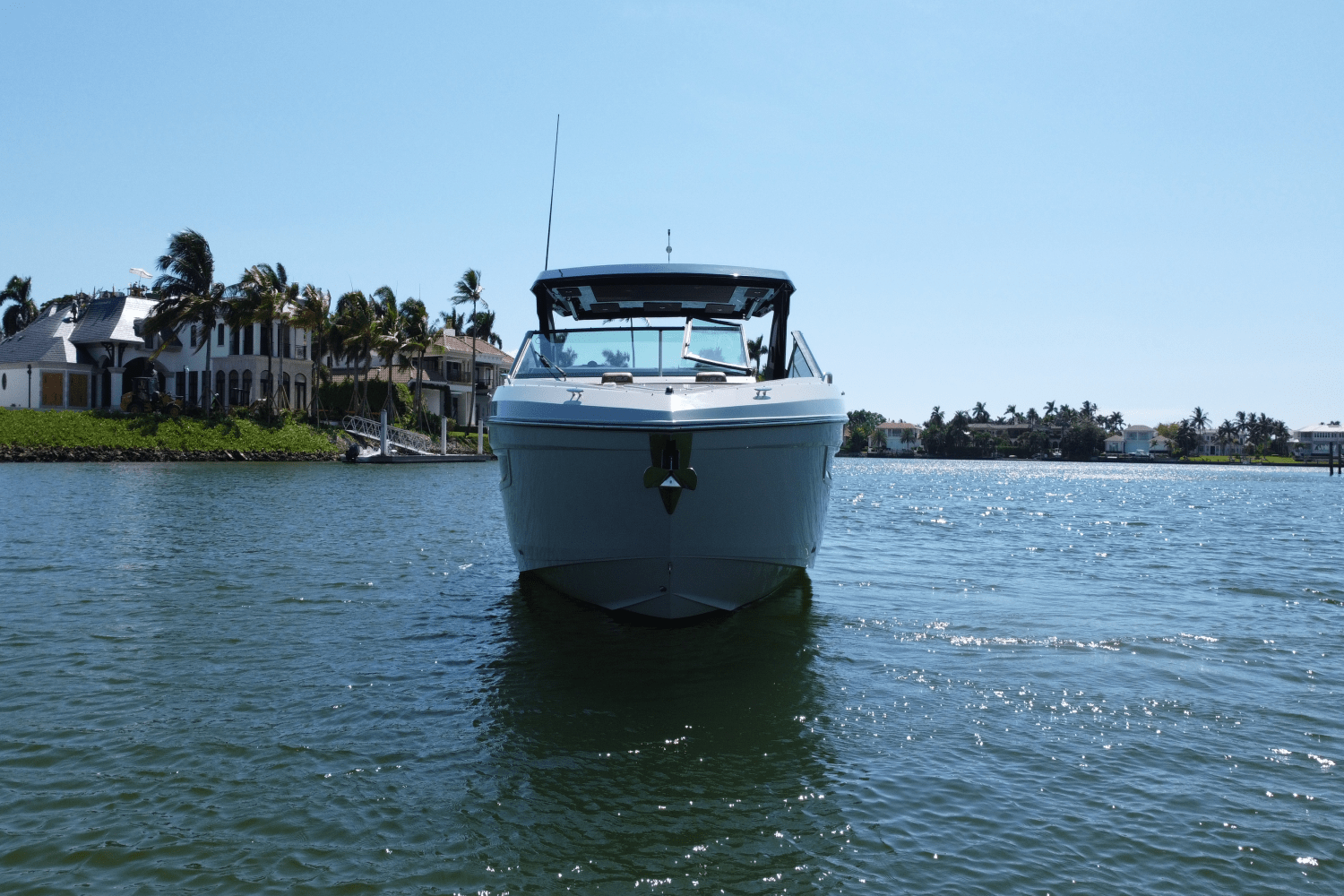 Slide: The Image of Cruisers Yachts 34 GLS South Beach Outboard 2024 - 7