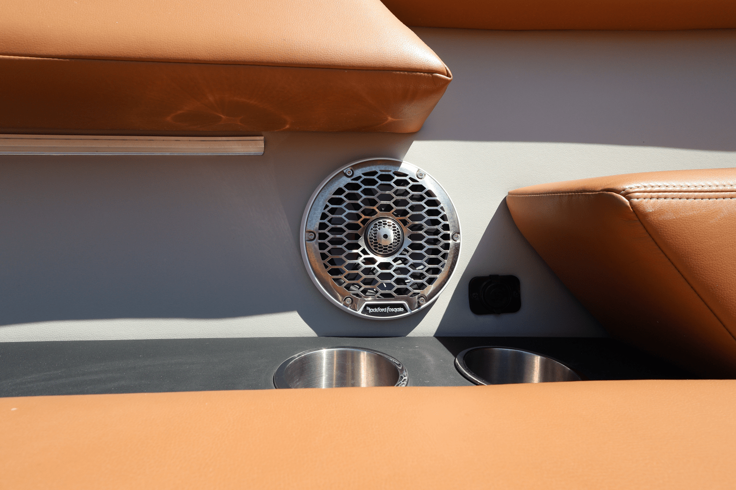 Slide: The Image of Cruisers Yachts 34 GLS South Beach Outboard 2024 - 72