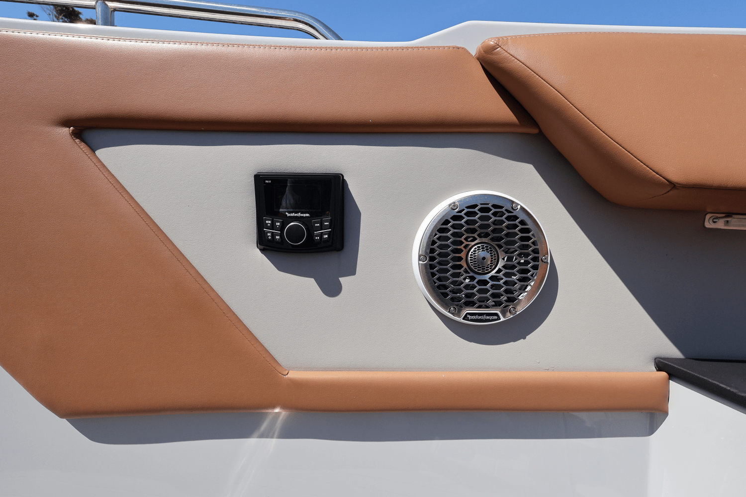 Slide: The Image of Cruisers Yachts 34 GLS South Beach Outboard 2024 - 73