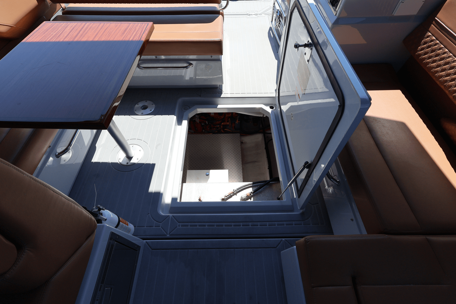 Slide: The Image of Cruisers Yachts 34 GLS South Beach Outboard 2024 - 74