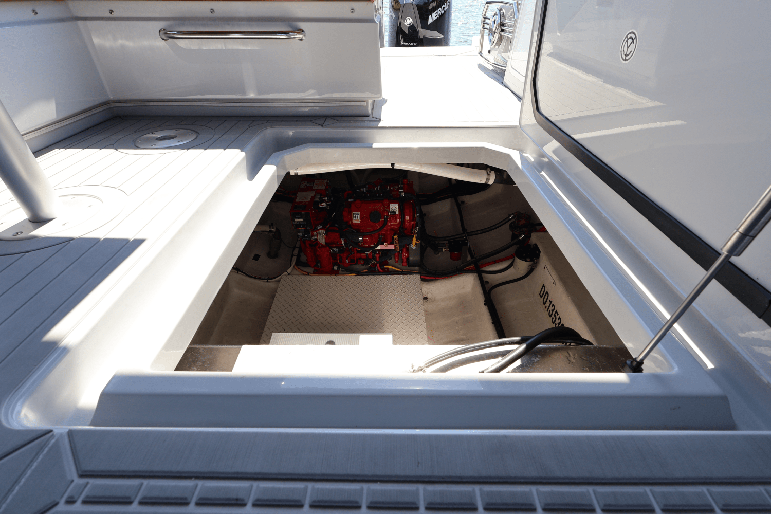 Slide: The Image of Cruisers Yachts 34 GLS South Beach Outboard 2024 - 75