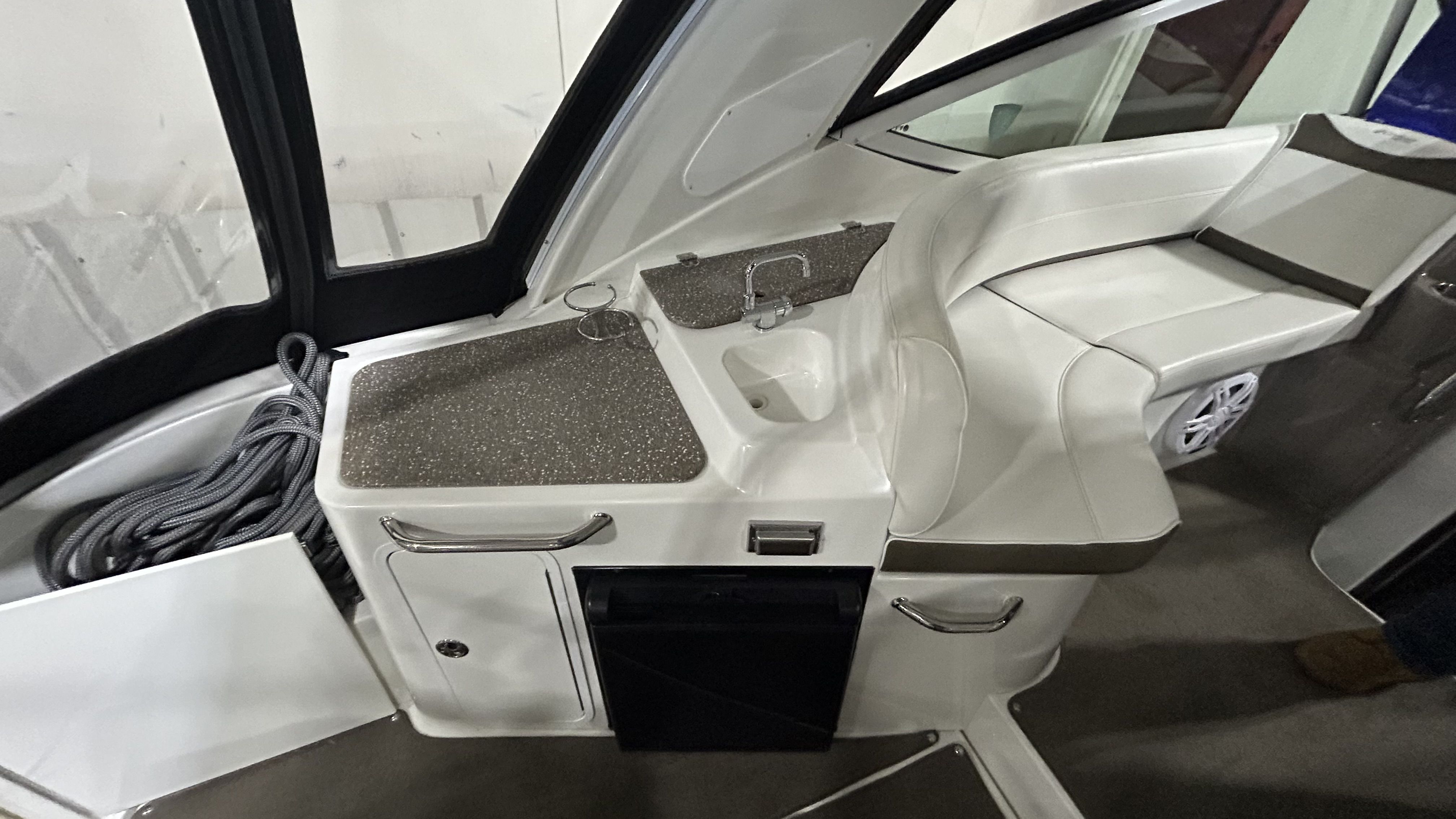 Slide: The Image of Cruisers Yachts 350 EXPRESS 2012 - 18