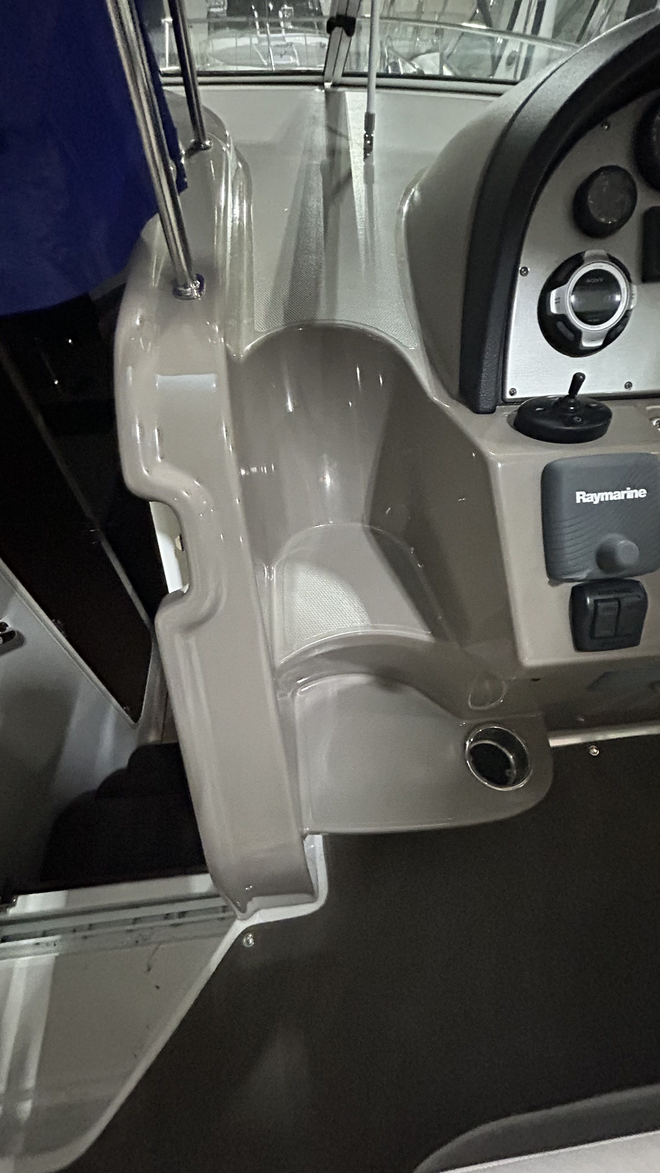 Slide: The Image of Cruisers Yachts 350 EXPRESS 2012 - 20