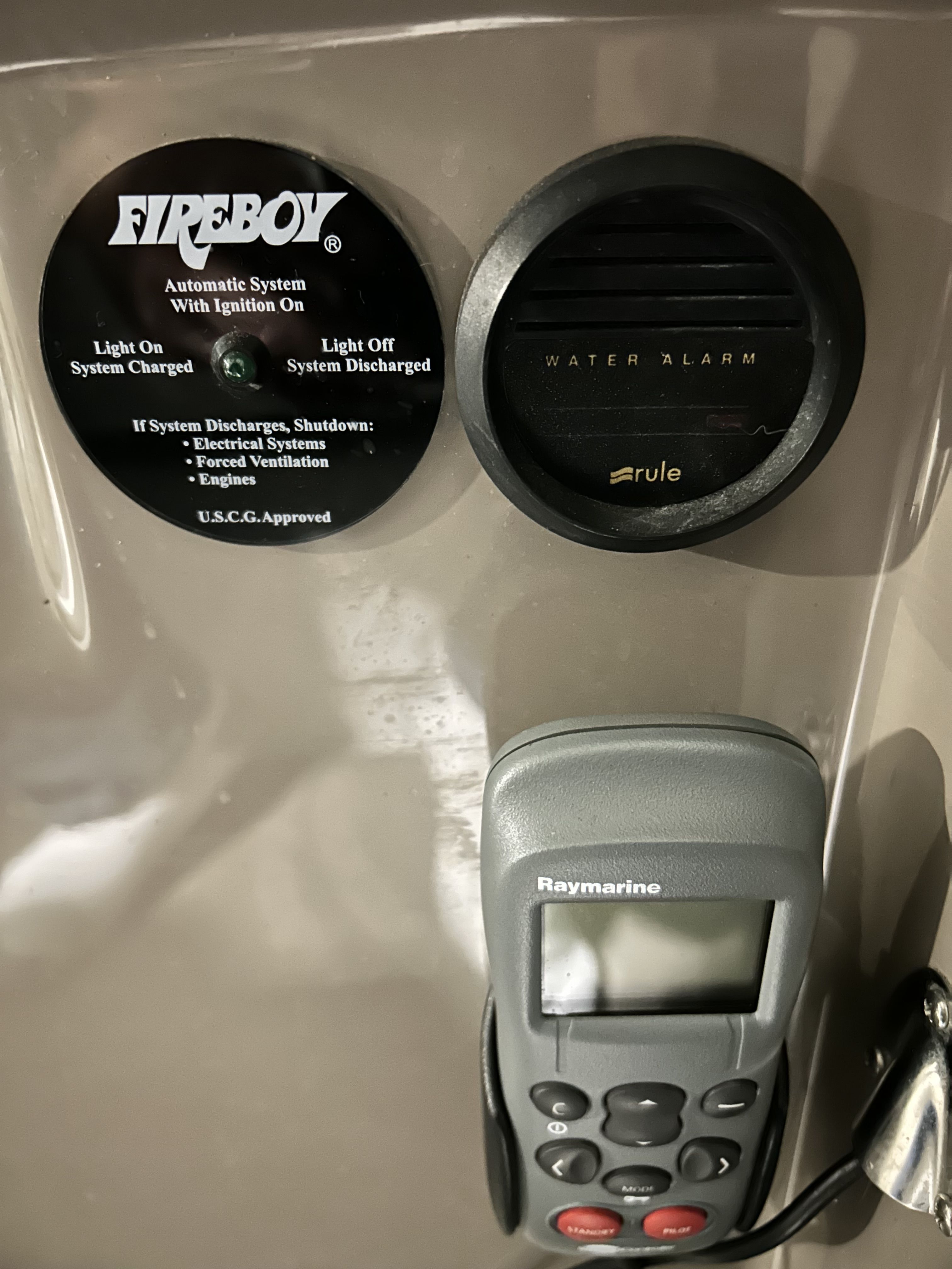 Slide: The Image of Cruisers Yachts 350 EXPRESS 2012 - 27