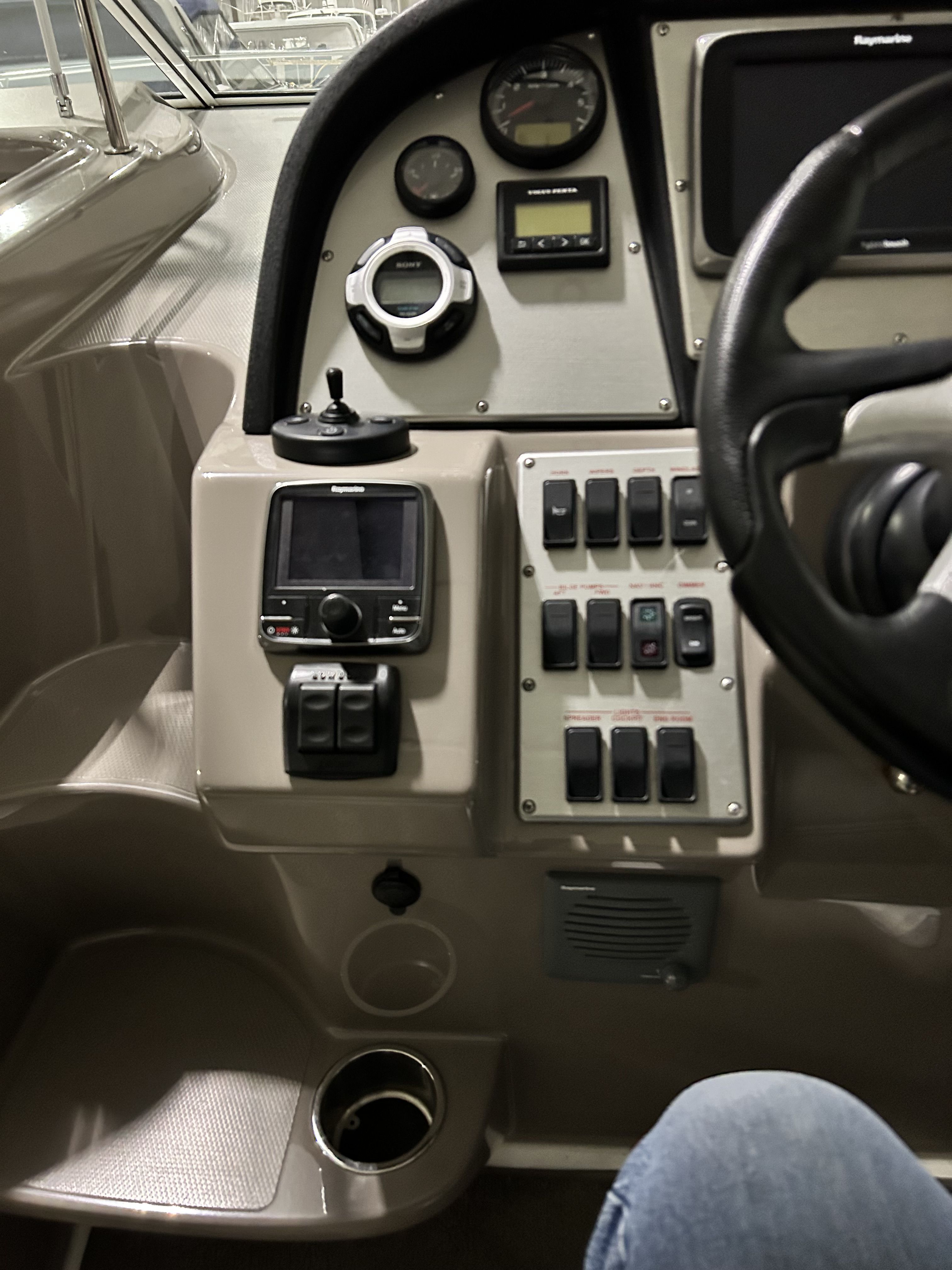 Slide: The Image of Cruisers Yachts 350 EXPRESS 2012 - 28