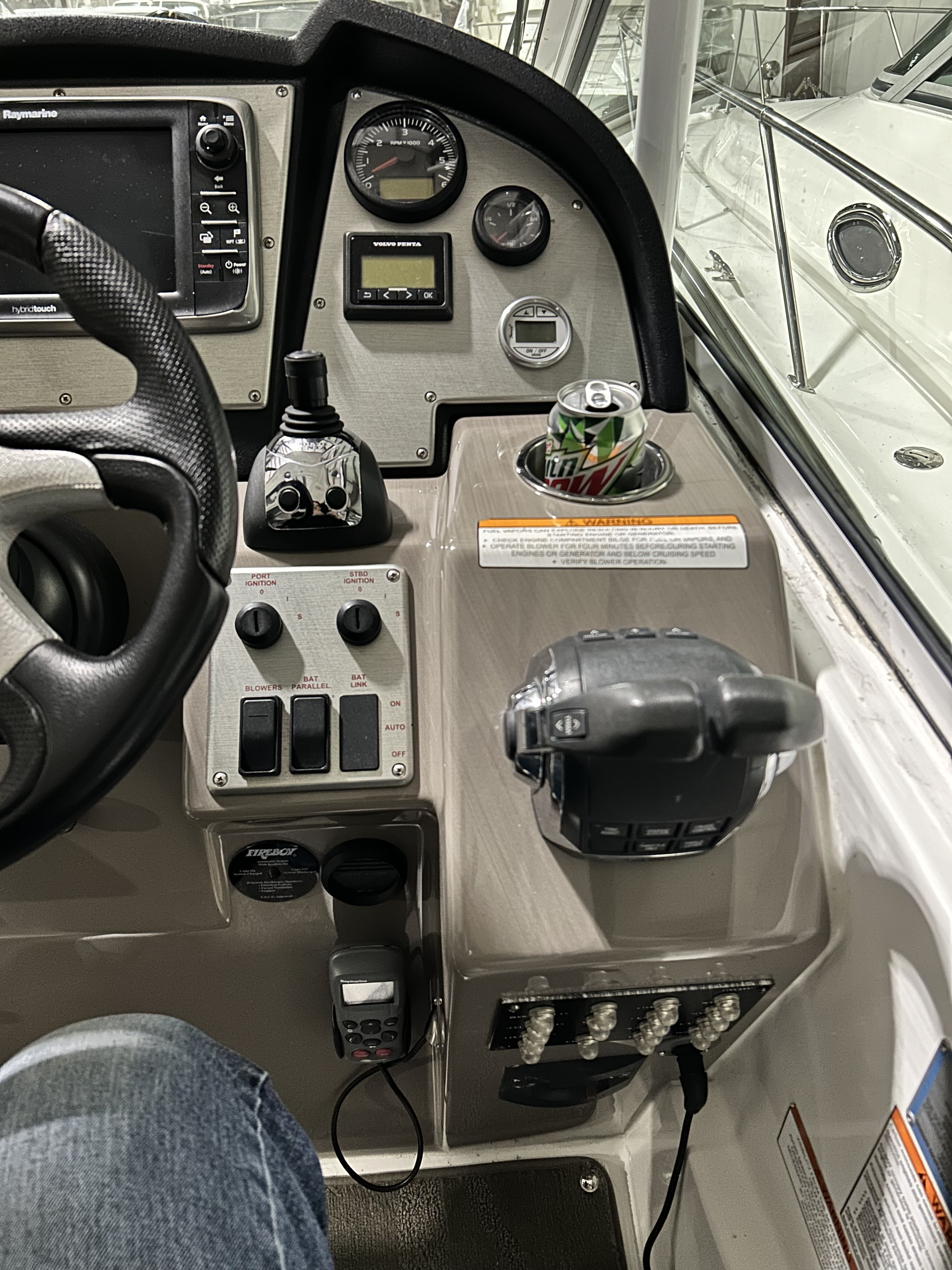 Slide: The Image of Cruisers Yachts 350 EXPRESS 2012 - 29