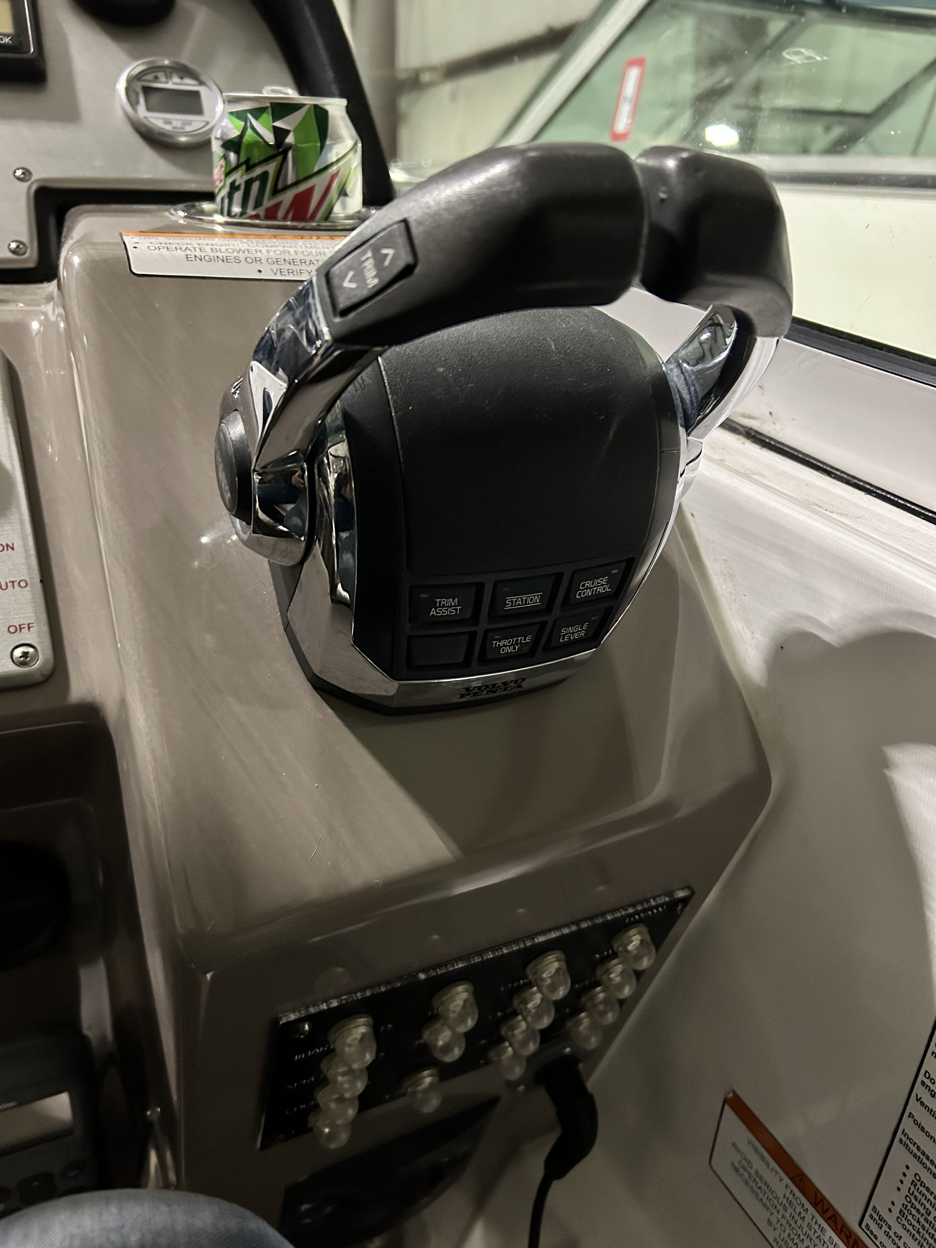 Slide: The Image of Cruisers Yachts 350 EXPRESS 2012 - 32