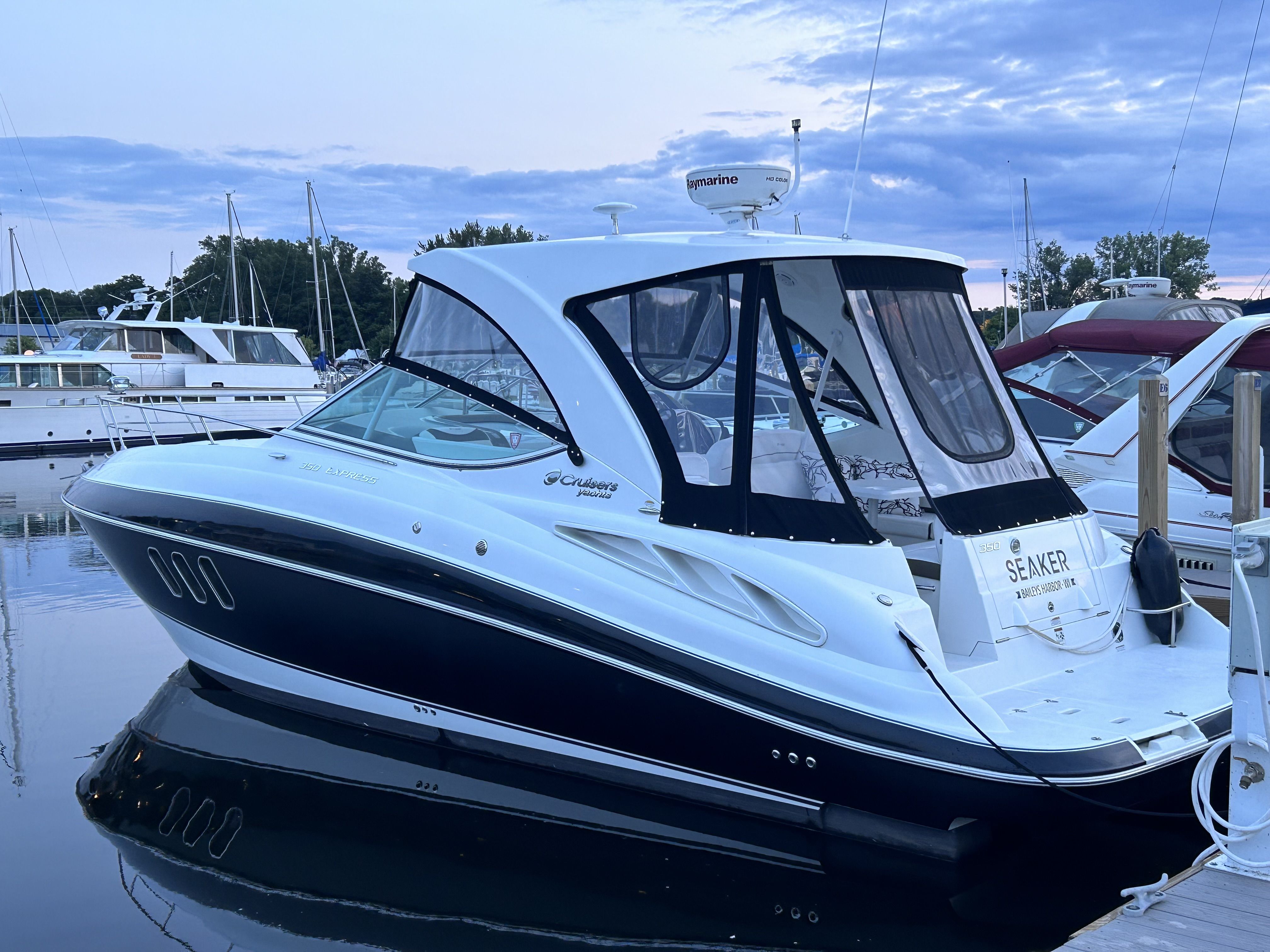 Slide: The Image of Cruisers Yachts 350 EXPRESS 2012 - 4