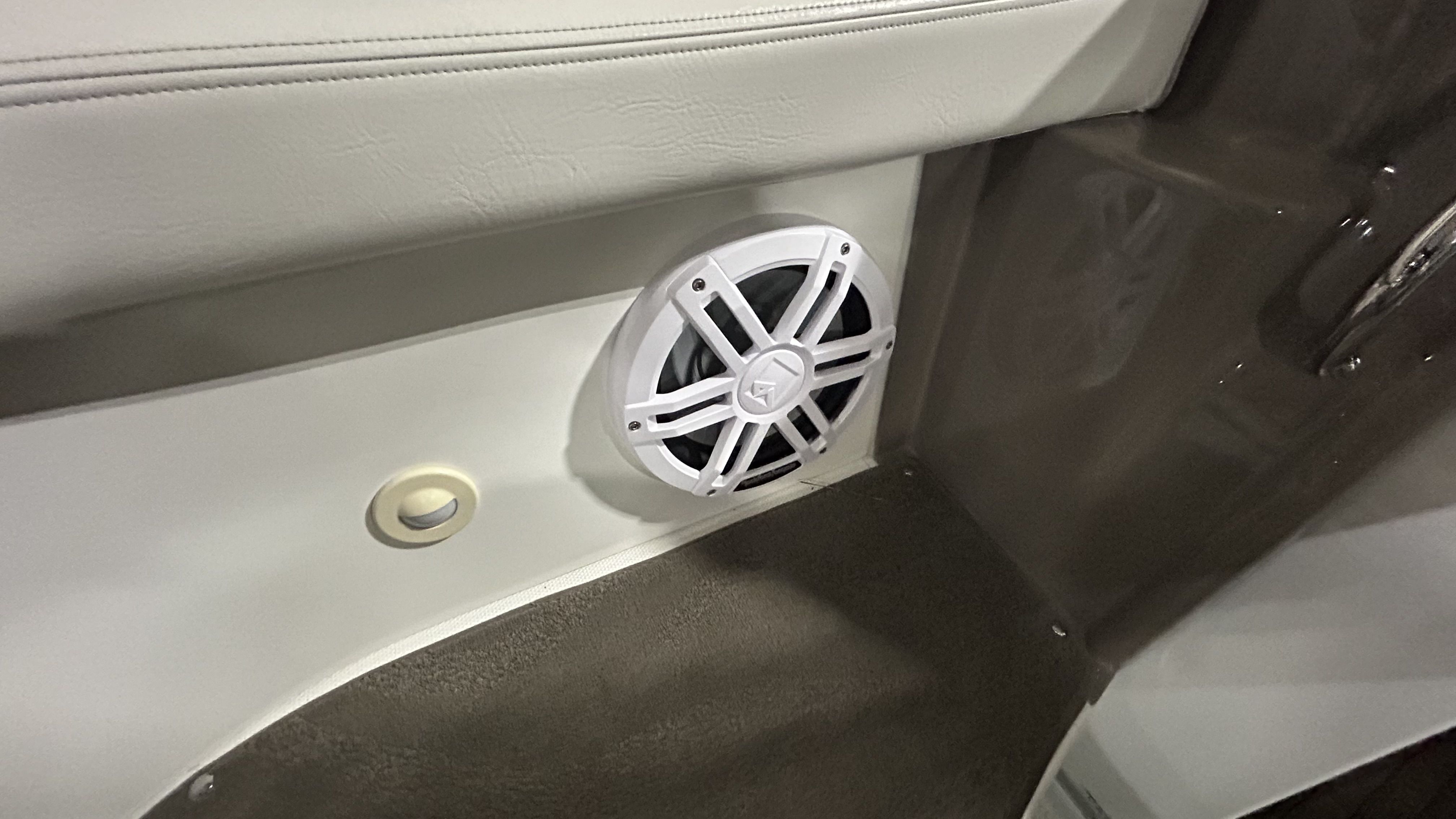 Slide: The Image of Cruisers Yachts 350 EXPRESS 2012 - 40