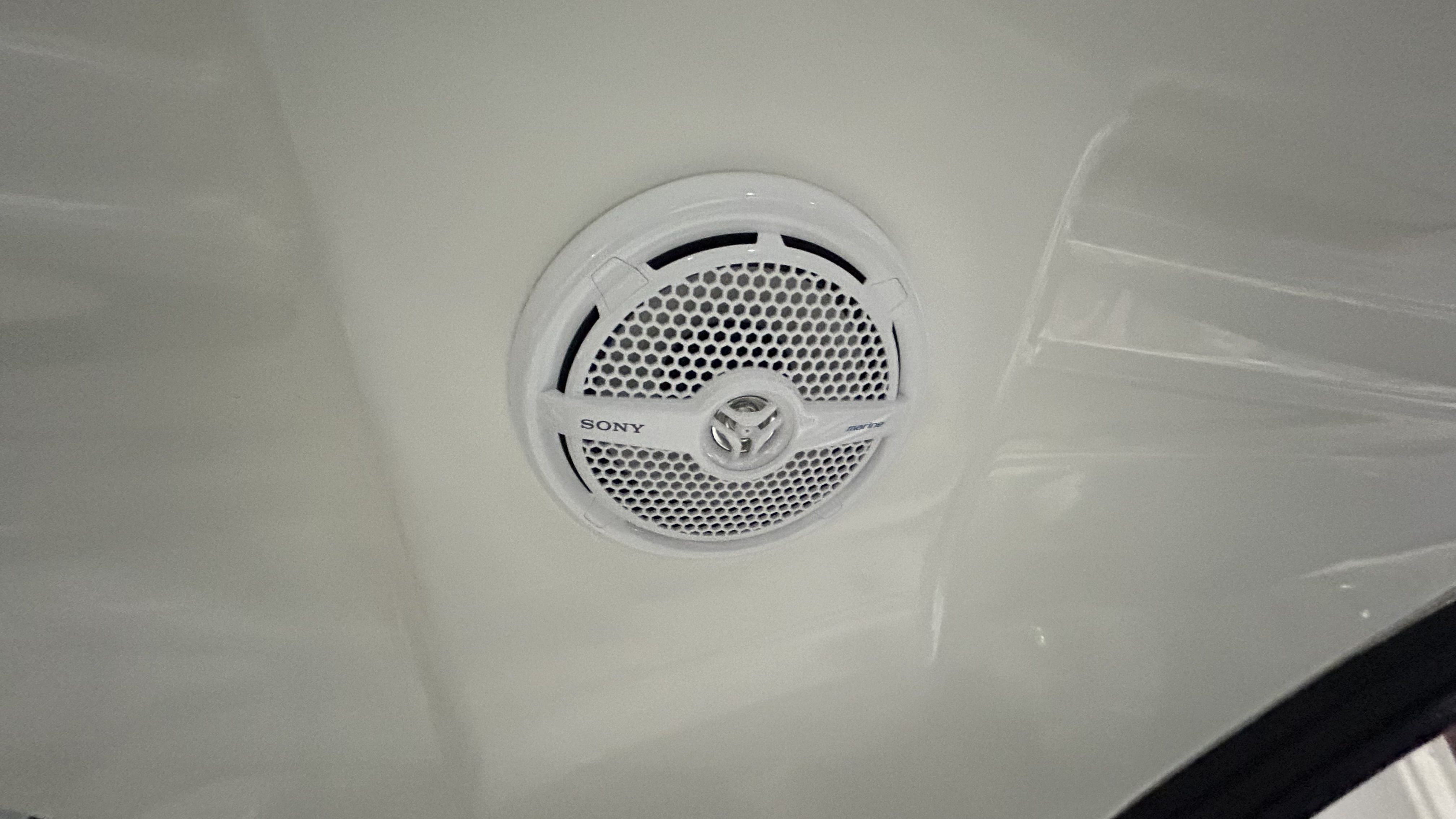 Slide: The Image of Cruisers Yachts 350 EXPRESS 2012 - 41