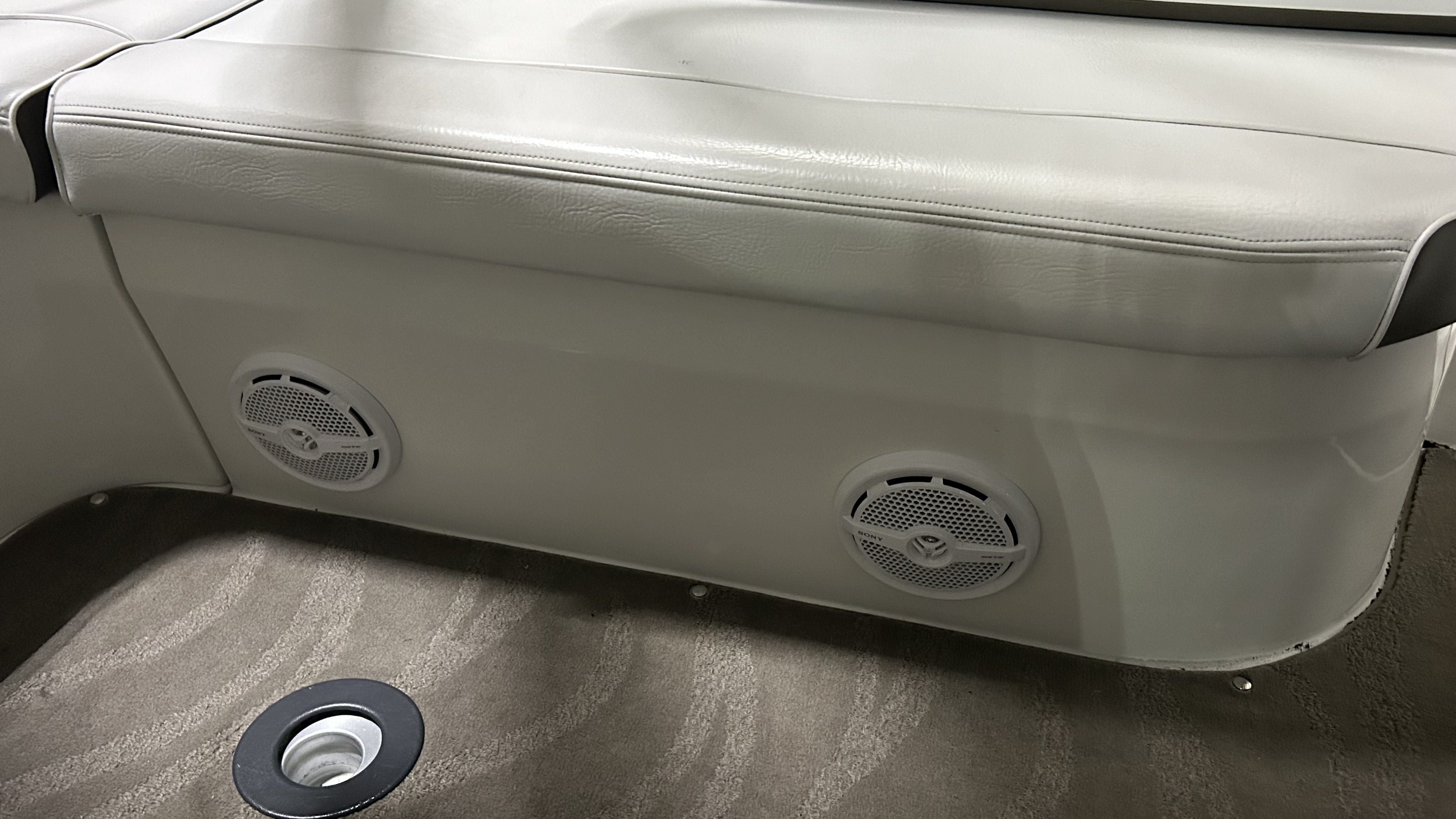 Slide: The Image of Cruisers Yachts 350 EXPRESS 2012 - 43