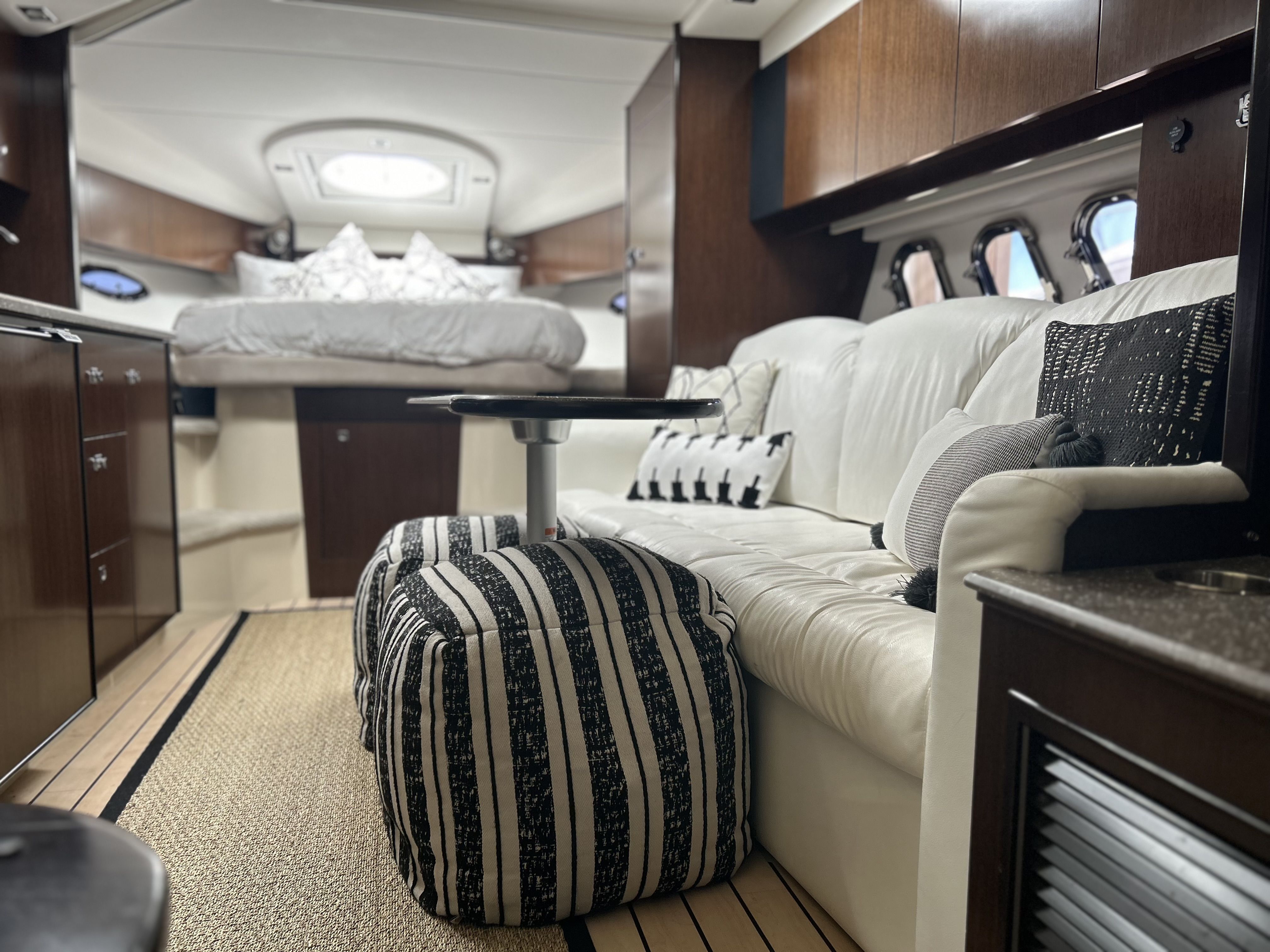 Slide: The Image of Cruisers Yachts 350 EXPRESS 2012 - 44