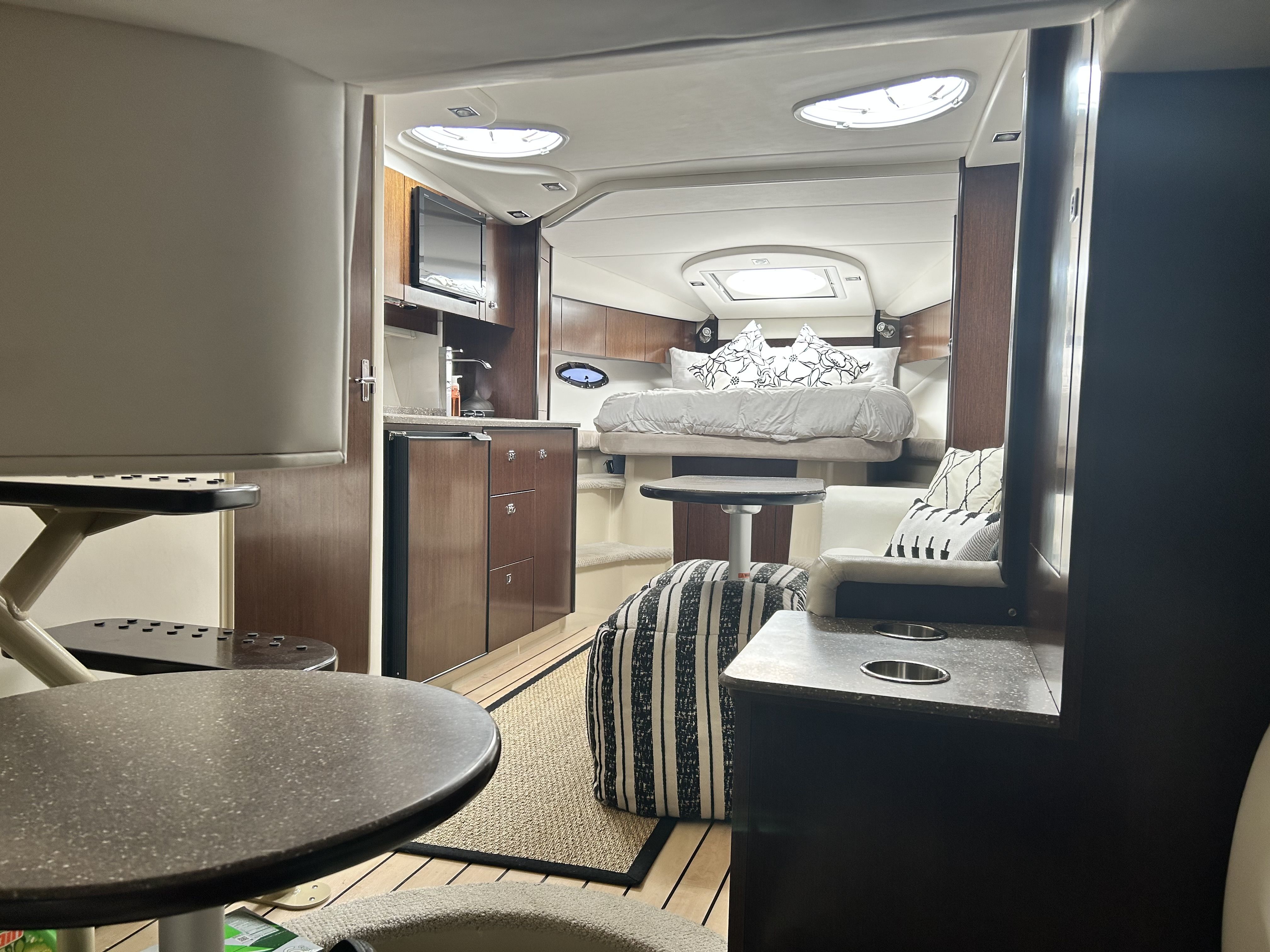 Slide: The Image of Cruisers Yachts 350 EXPRESS 2012 - 45