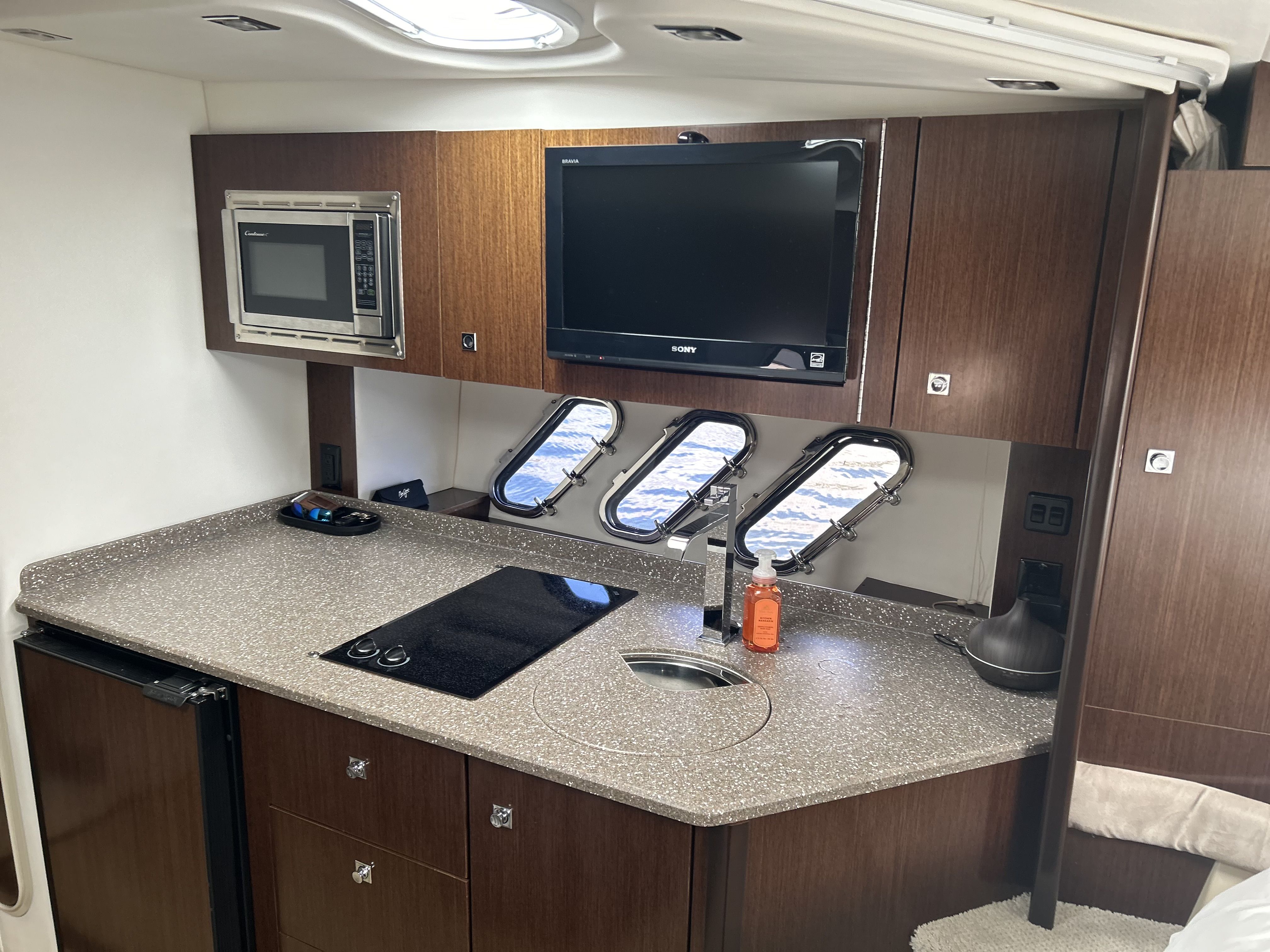 Slide: The Image of Cruisers Yachts 350 EXPRESS 2012 - 48