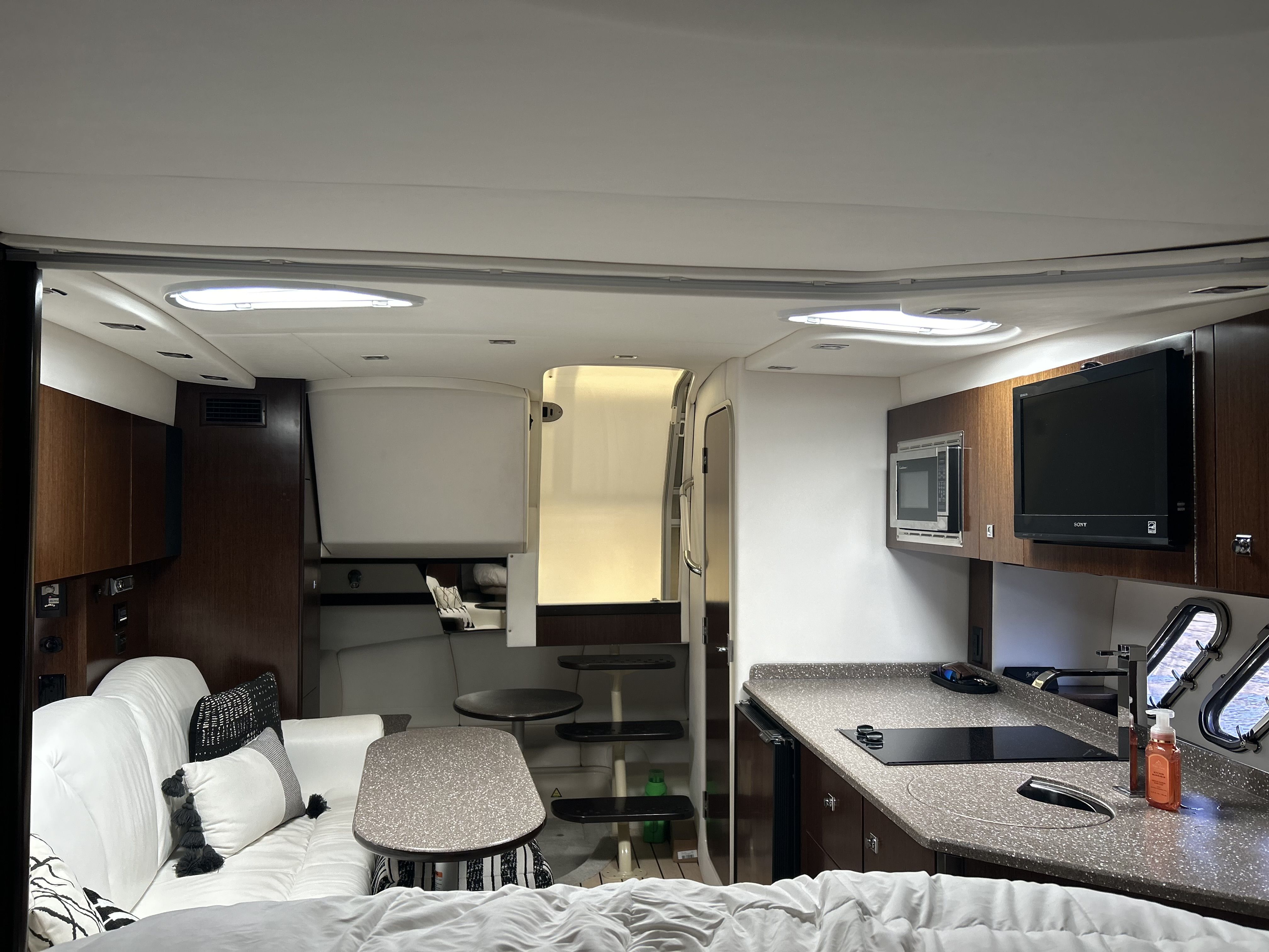 Slide: The Image of Cruisers Yachts 350 EXPRESS 2012 - 60