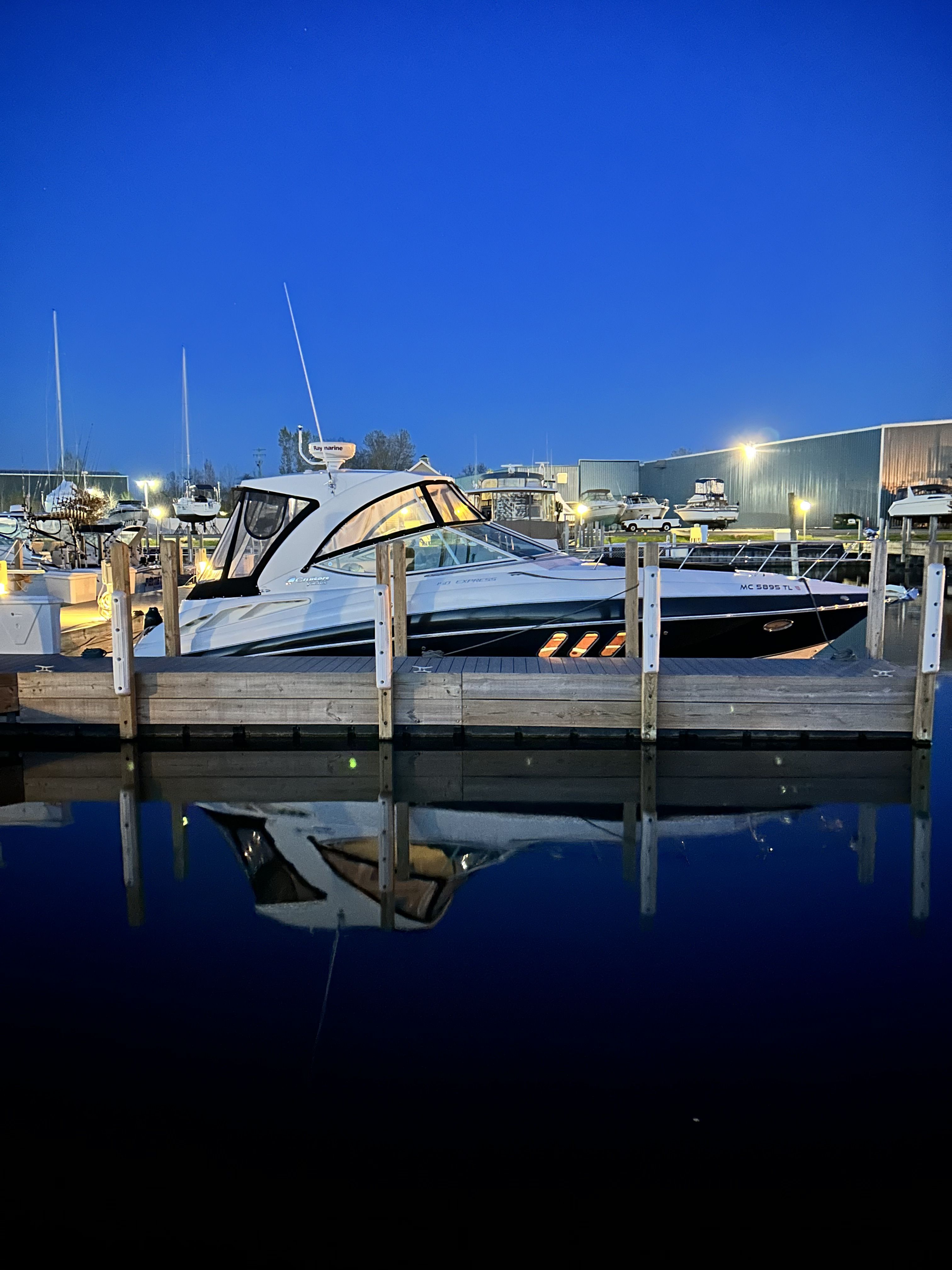 Slide: The Image of Cruisers Yachts 350 EXPRESS 2012 - 8