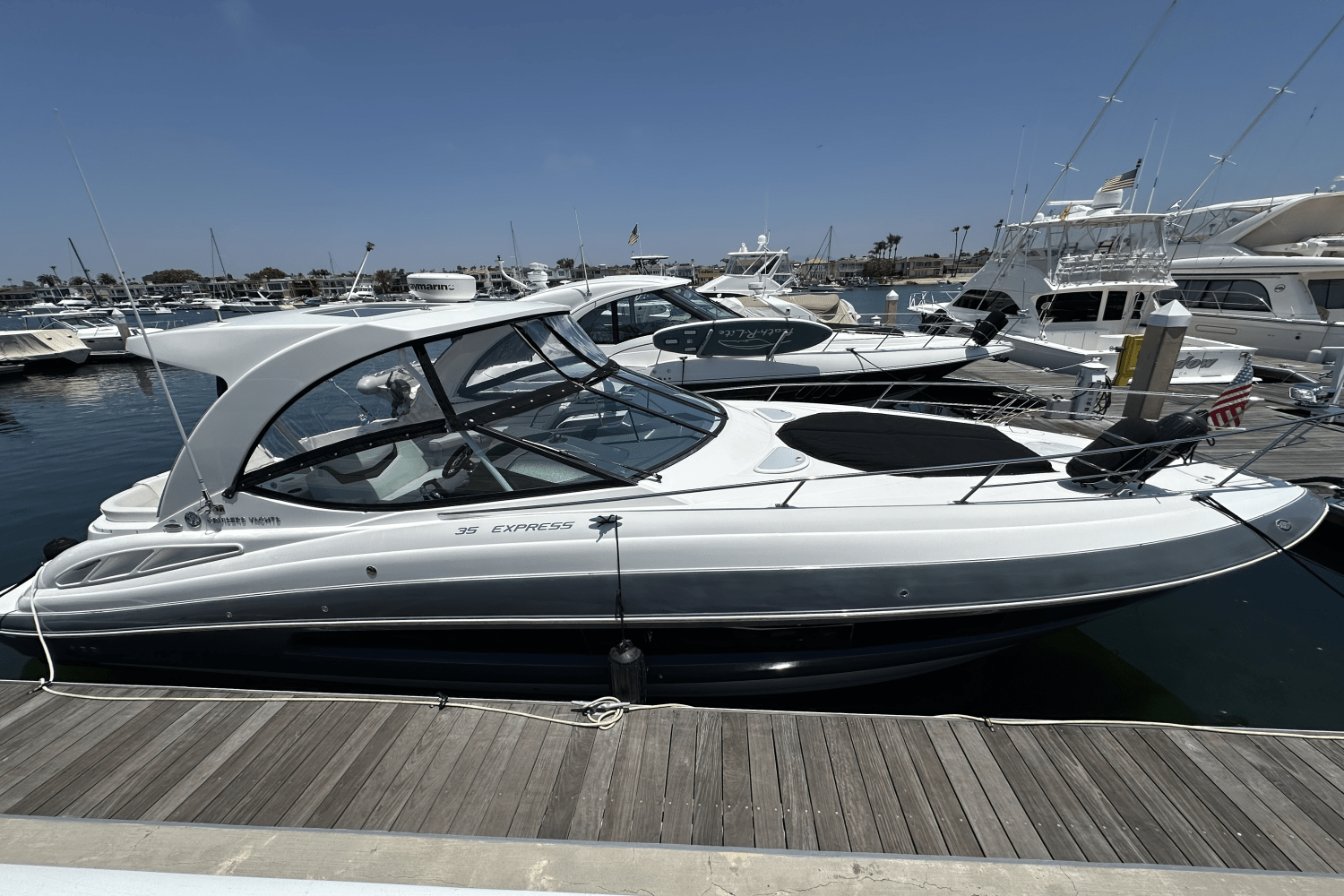 Slide: The Image of Cruisers Yachts 35 EXPRESS 2017 - 1