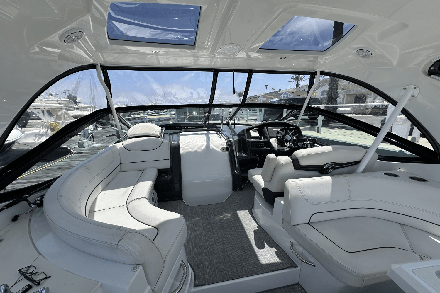 Slide: The Image of Cruisers Yachts 35 EXPRESS 2017 - 14