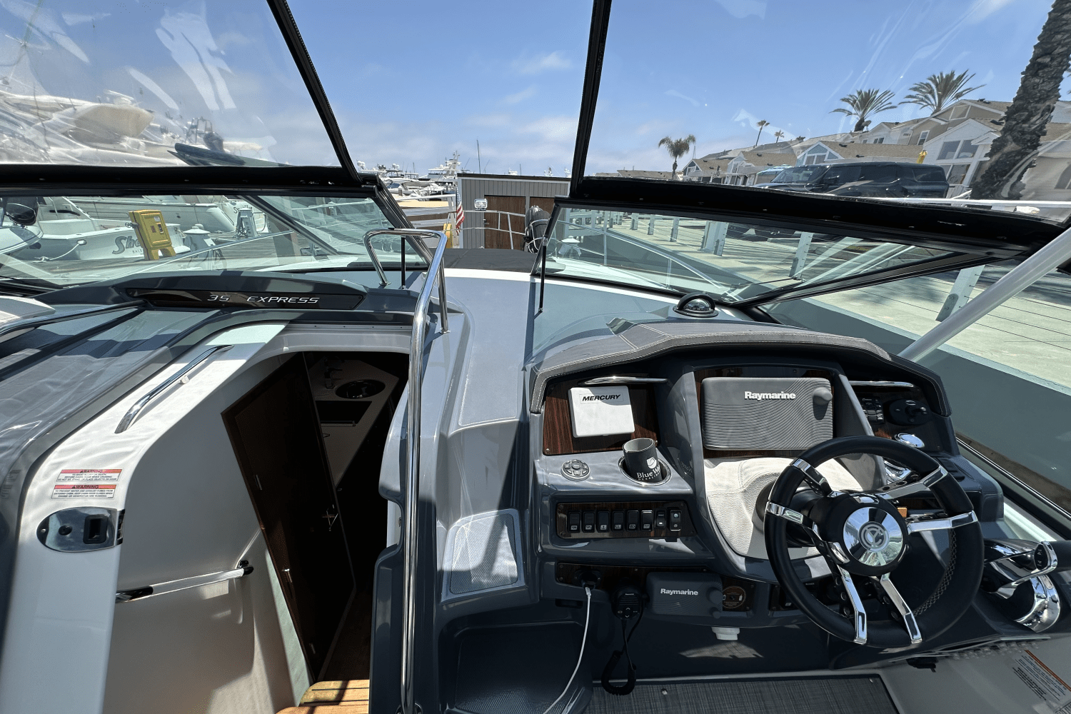 Slide: The Image of Cruisers Yachts 35 EXPRESS 2017 - 17