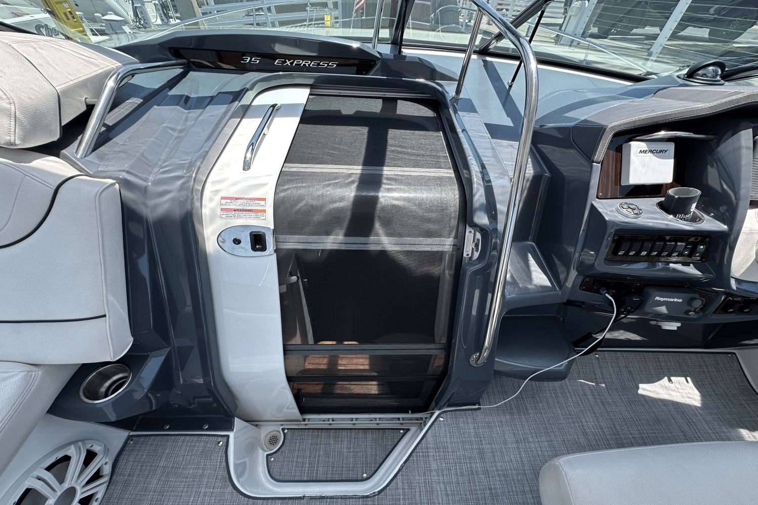 Slide: The Image of Cruisers Yachts 35 EXPRESS 2017 - 19