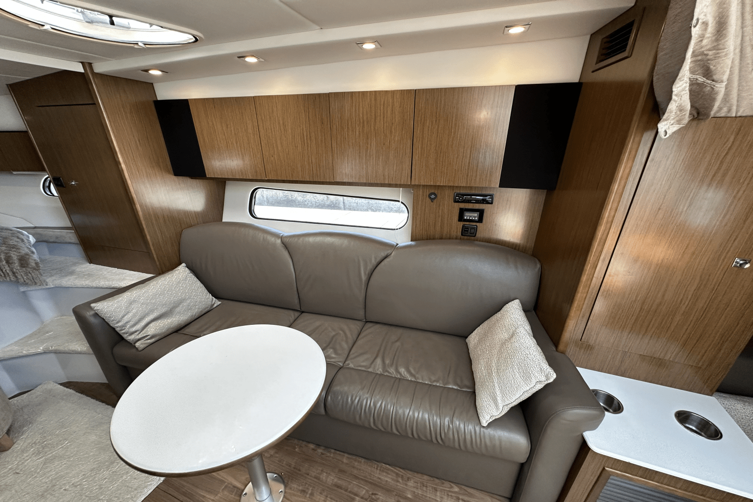 Slide: The Image of Cruisers Yachts 35 EXPRESS 2017 - 23