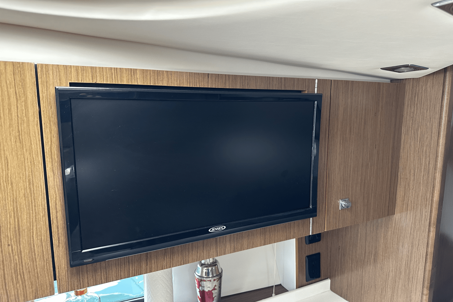 Slide: The Image of Cruisers Yachts 35 EXPRESS 2017 - 28