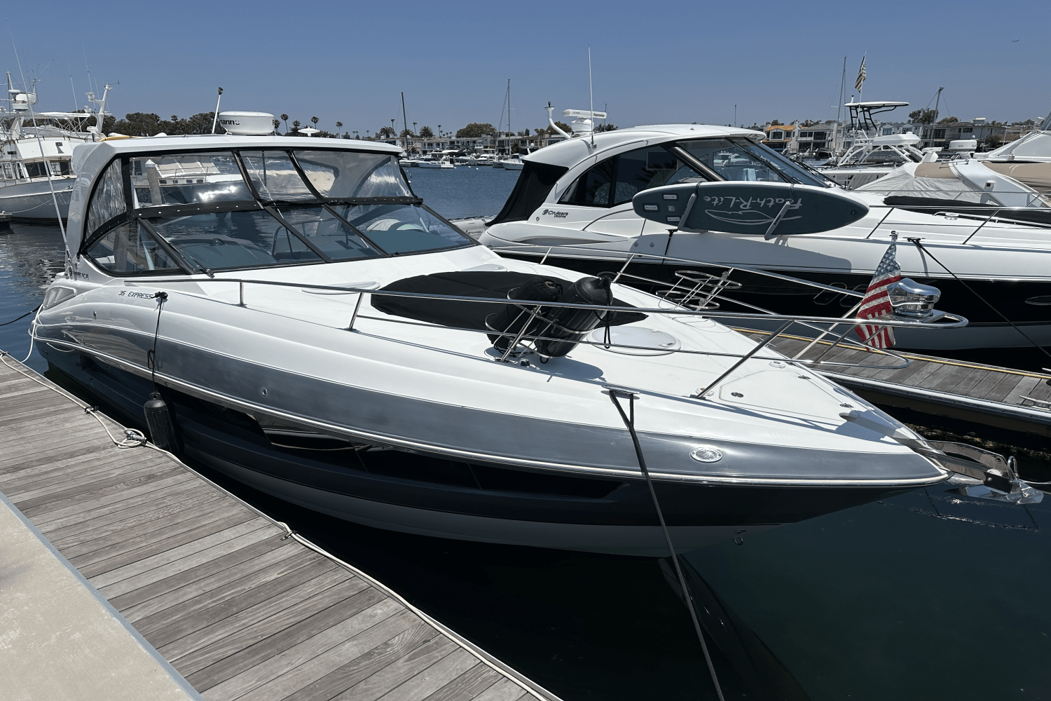 Slide: The Image of Cruisers Yachts 35 EXPRESS 2017 - 3