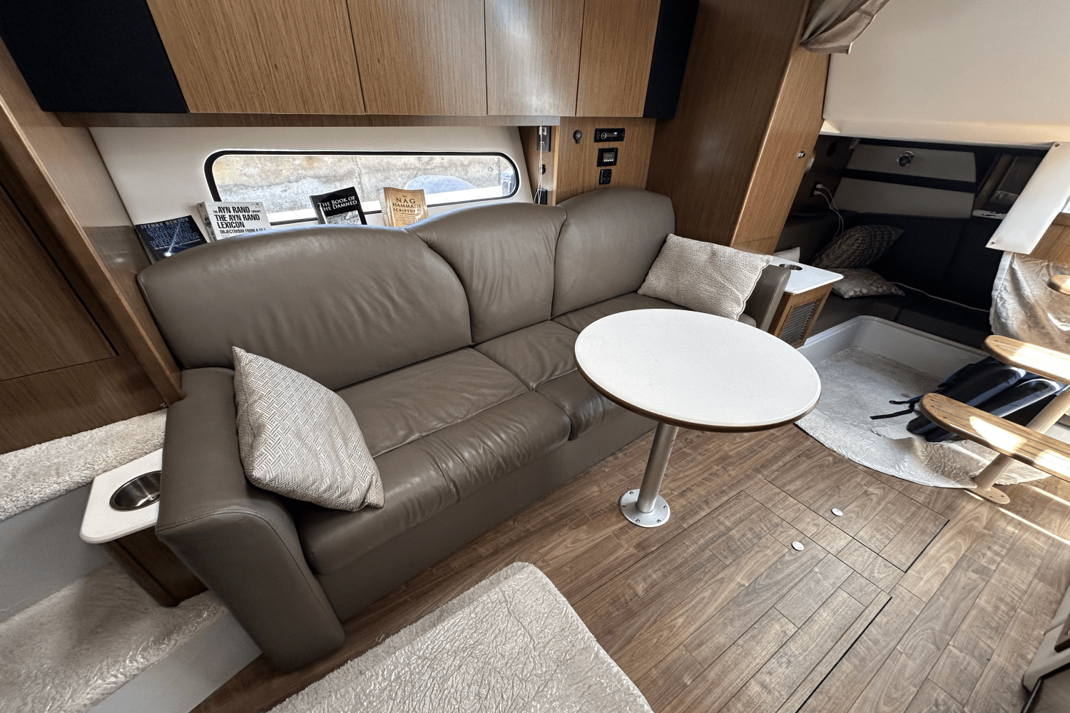 Slide: The Image of Cruisers Yachts 35 EXPRESS 2017 - 32