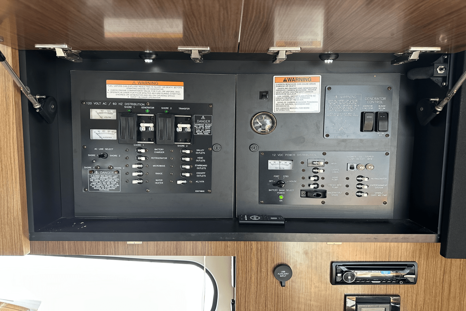 Slide: The Image of Cruisers Yachts 35 EXPRESS 2017 - 35