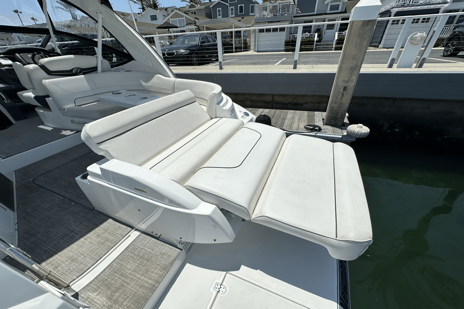 Slide: The Image of Cruisers Yachts 35 EXPRESS 2017 - 9