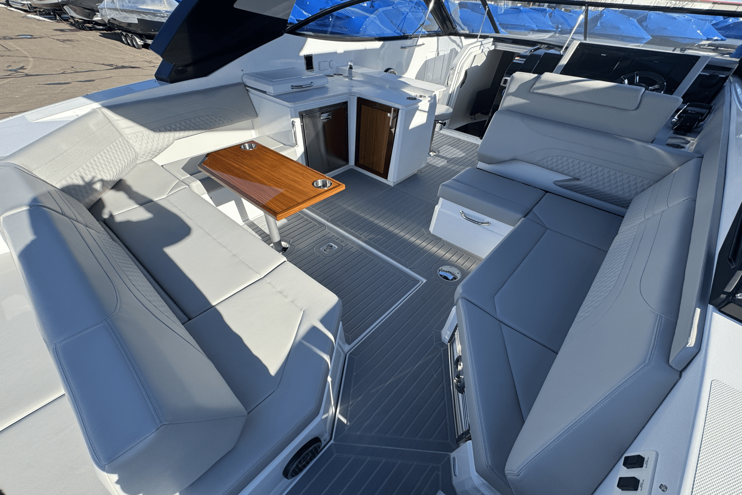 Slide: The Image of Cruisers Yachts 38 GLS 2025 - 10