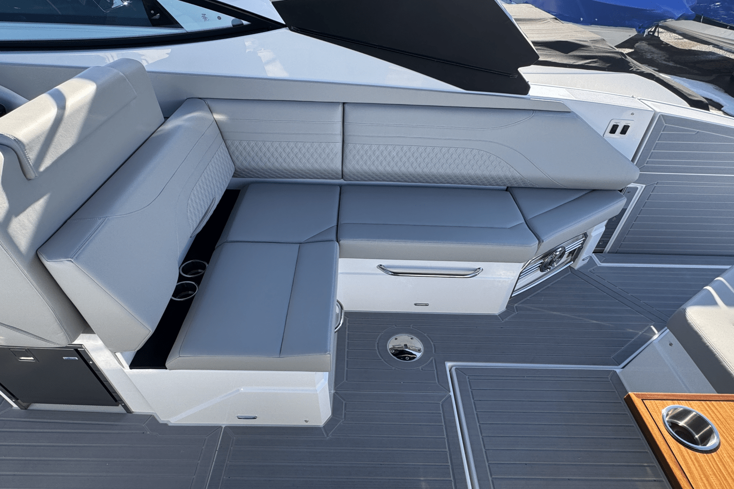 Slide: The Image of Cruisers Yachts 38 GLS 2025 - 11
