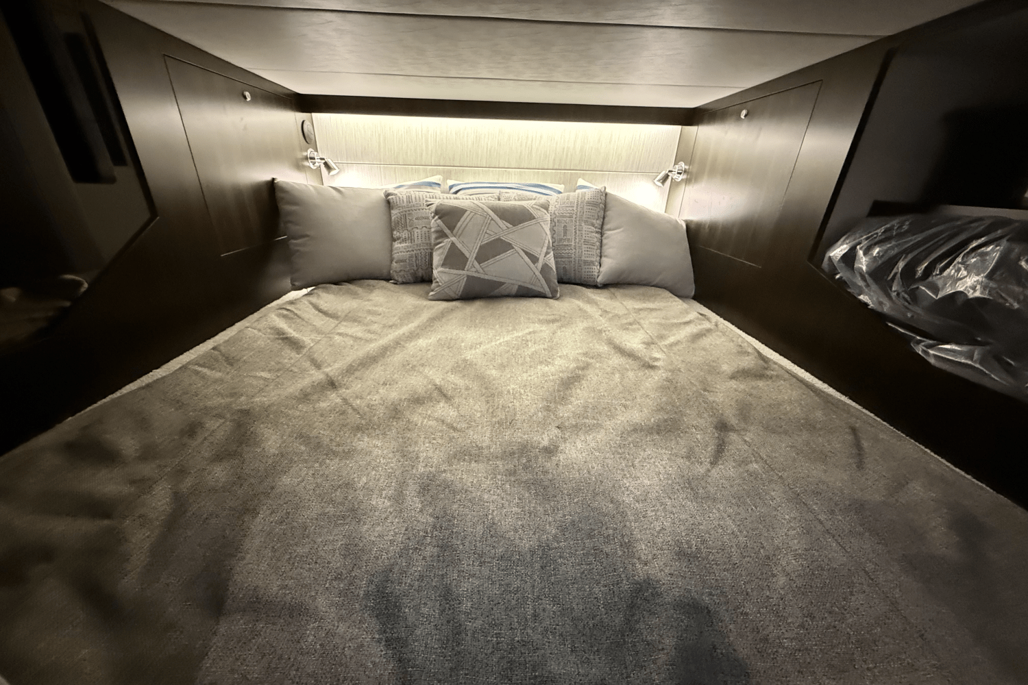 Slide: The Image of Cruisers Yachts 38 GLS 2025 - 11