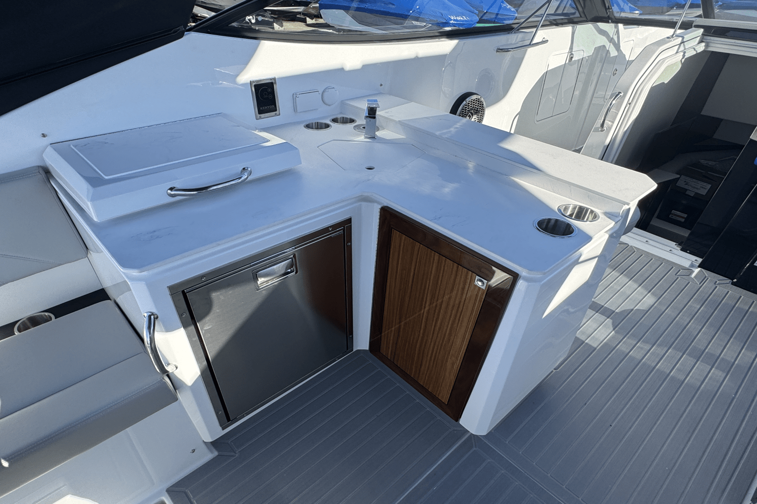 Slide: The Image of Cruisers Yachts 38 GLS 2025 - 13