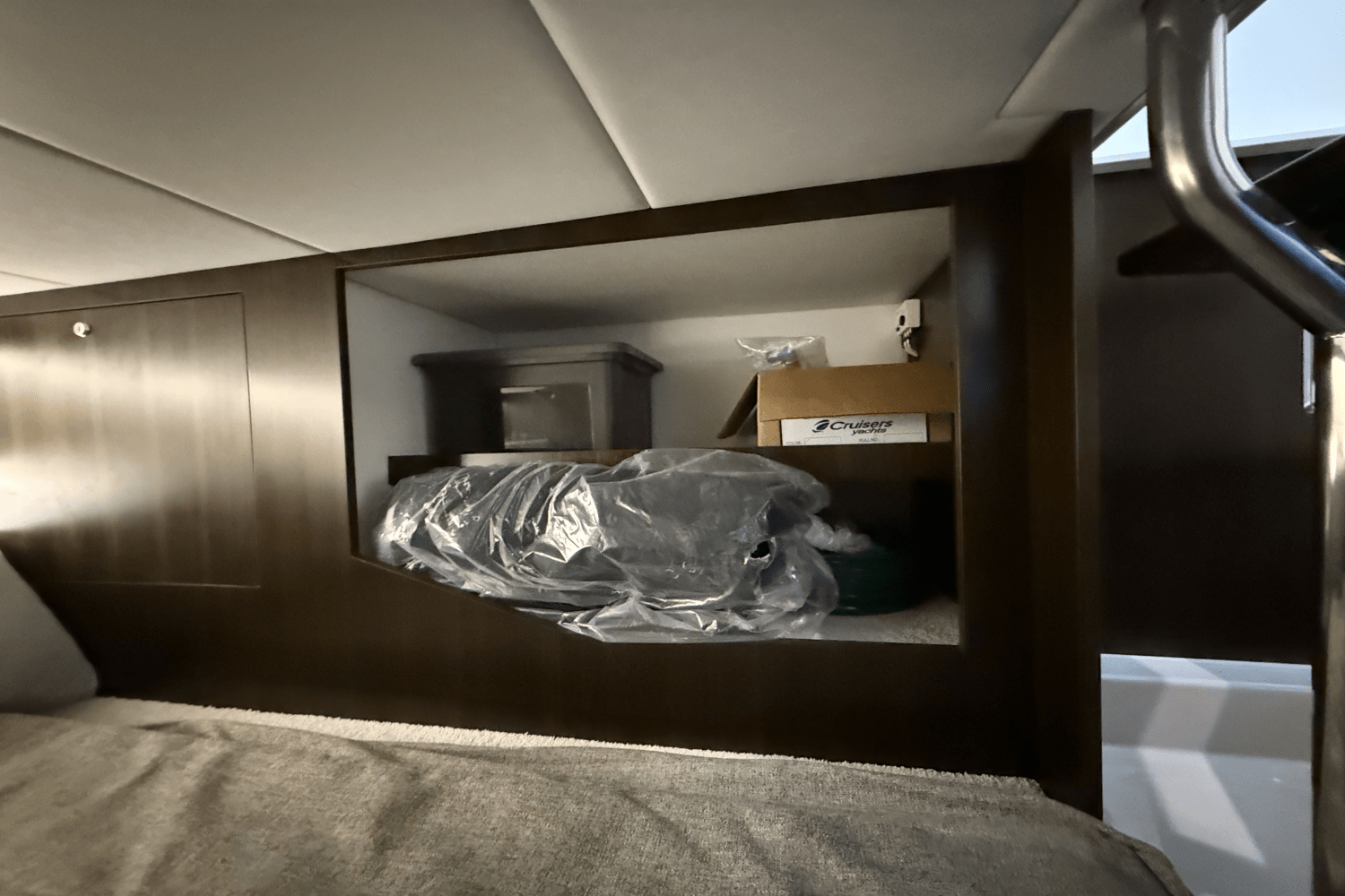 Slide: The Image of Cruisers Yachts 38 GLS 2025 - 13