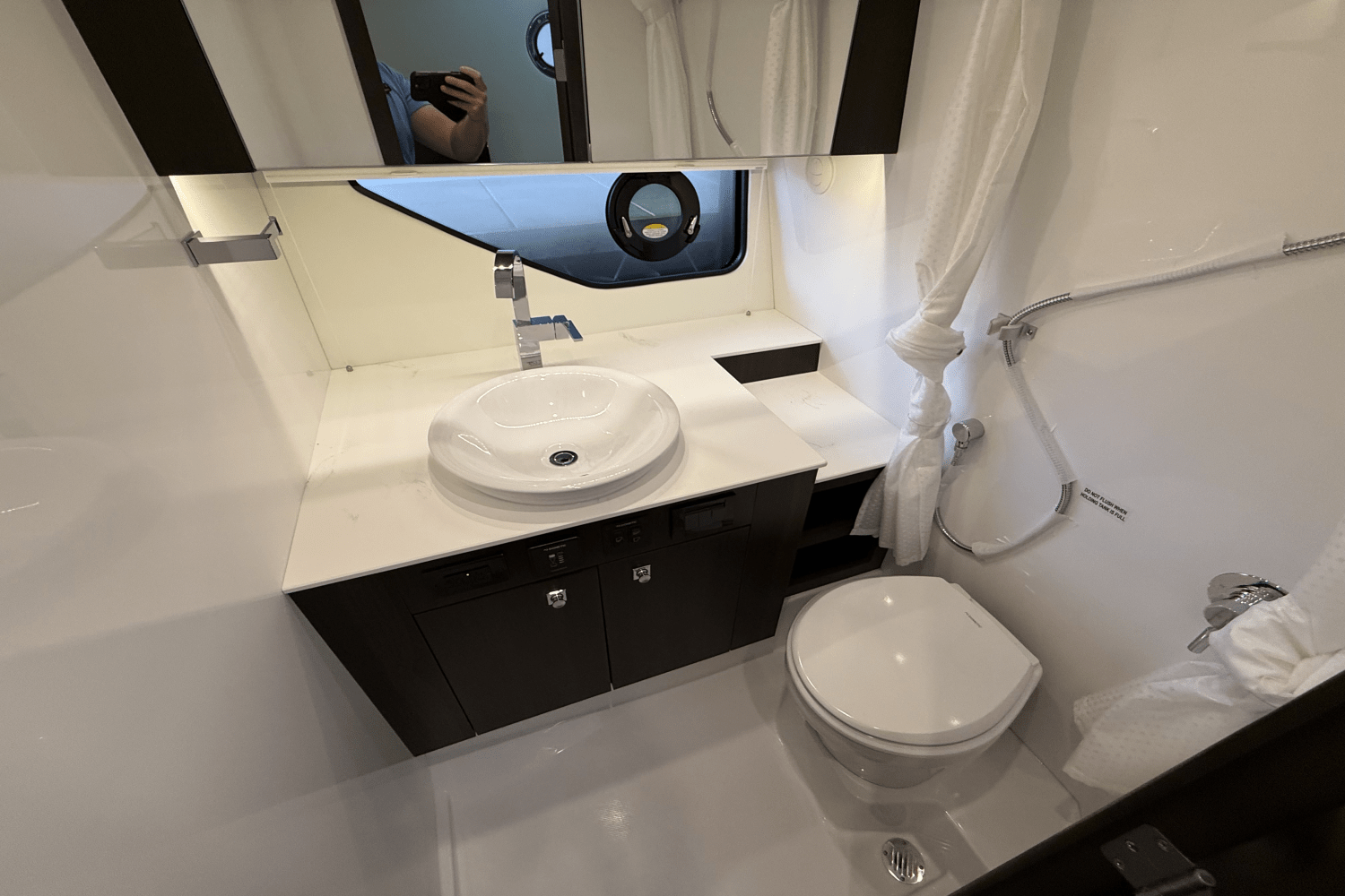 Slide: The Image of Cruisers Yachts 38 GLS 2025 - 15